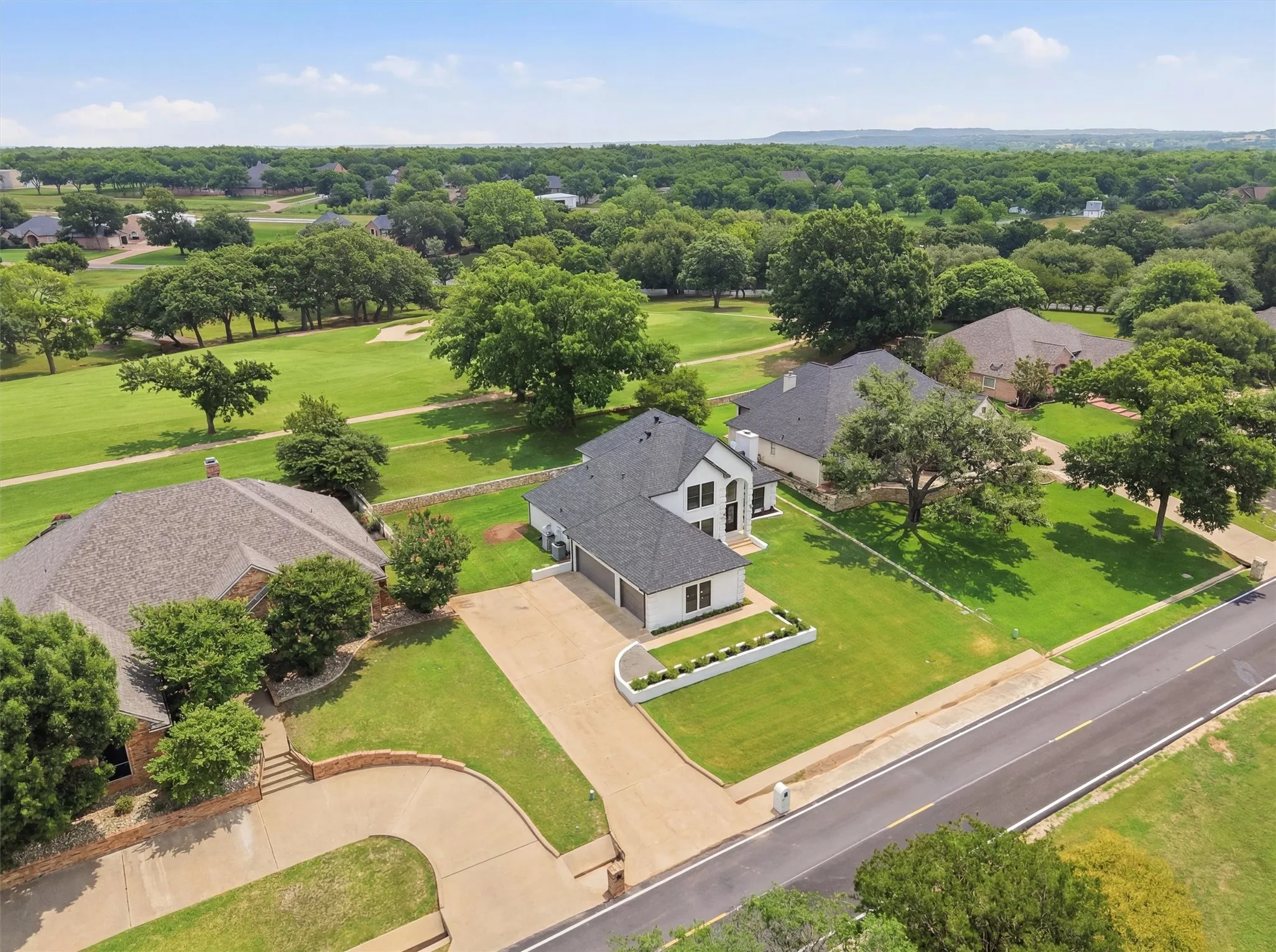 Single Family Residence For Sale in Hood County , 9121 Bontura Road, Granbury, Texas 76049, 4 Bedroom, 4 Bathroom, 3 Garage spaces, 3,000 Sqft, built in 1990, mls#21287442, Real Estate Agent in Granbury, Homes For Sale in Hood county, Homes For Sale in Granbury, Realtor in Granbury Texas, Real Estate Brokerage Independent Realty Texas, Luminita Cordes Realtor