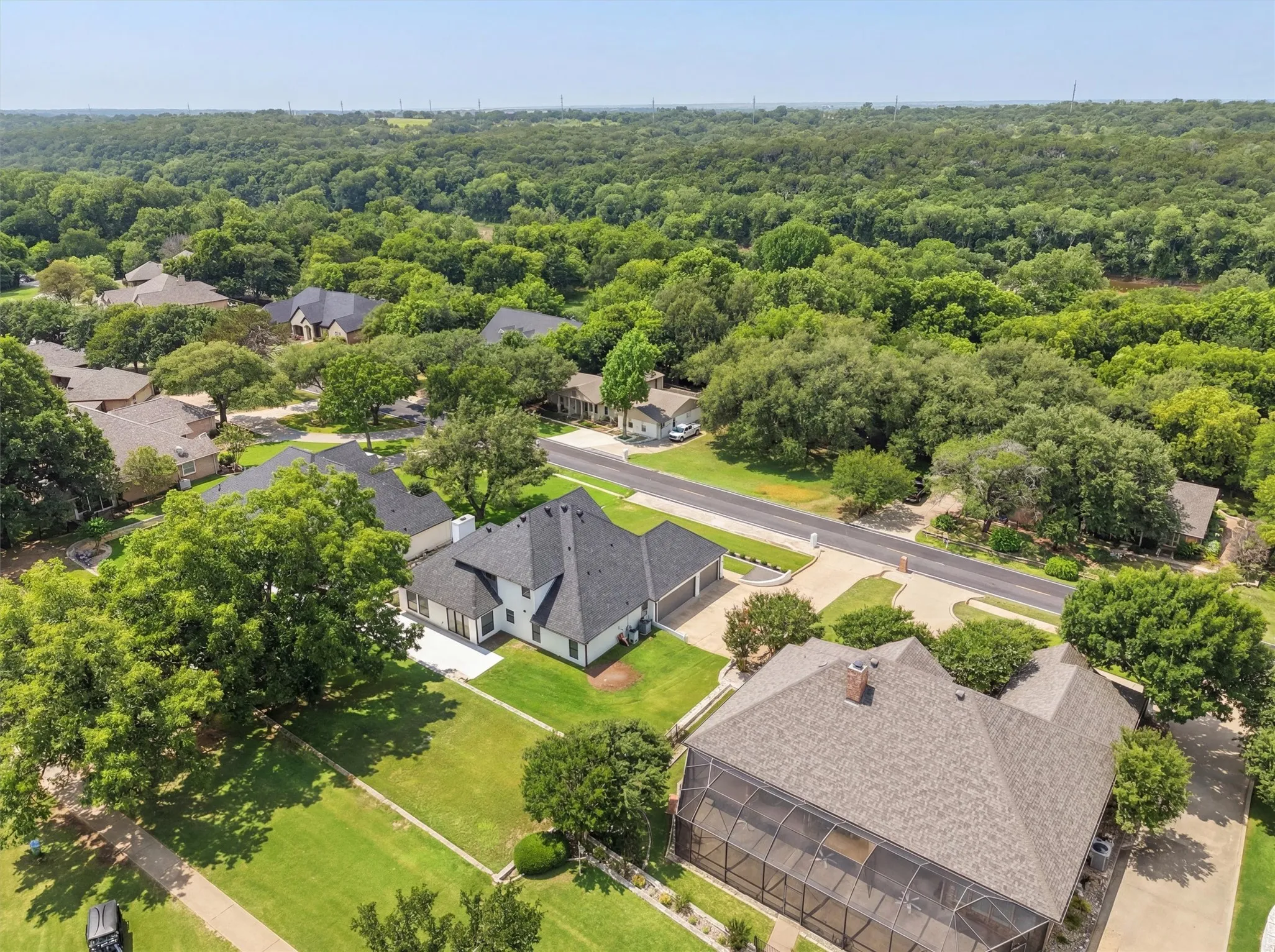 Single Family Residence For Sale in Hood County , 9121 Bontura Road, Granbury, Texas 76049, 4 Bedroom, 4 Bathroom, 3 Garage spaces, 3,000 Sqft, built in 1990, mls#21287442, Real Estate Agent in Granbury, Homes For Sale in Hood county, Homes For Sale in Granbury, Realtor in Granbury Texas, Real Estate Brokerage Independent Realty Texas, Luminita Cordes Realtor