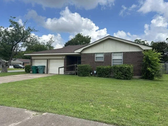 Single Family Residence For Sale in Grayson County , 1821 W Belden Street, Sherman, Texas 75092, 3 Bedroom, 2 Bathroom, 2 Garage spaces, 1,470 Sqft, built in 1962, mls#21290385, Real Estate Agent in Sherman, Homes For Sale in Grayson county, Homes For Sale in Sherman, Realtor in Sherman Texas, Real Estate Brokerage Independent Realty Texas, Luminita Cordes Realtor