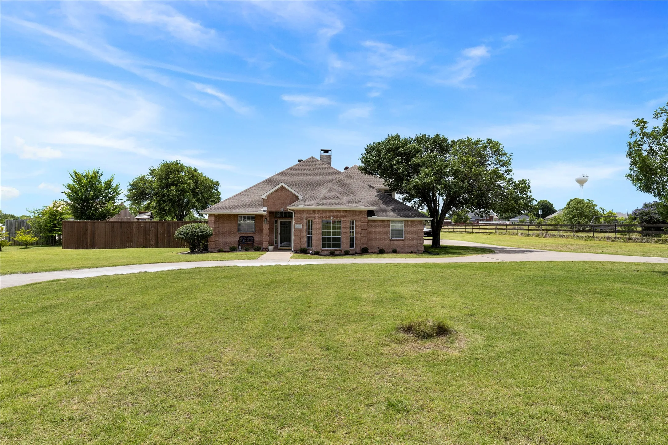 Single Family Residence For Sale in Collin County , 3625 Parker Road, St Paul, Texas 75098, 4 Bedroom, 3 Bathroom, 2 Garage spaces, 2,618 Sqft, built in 1996, mls#21287628, Real Estate Agent in St Paul, Homes For Sale in Collin county, Homes For Sale in St Paul, Realtor in St Paul Texas, Real Estate Brokerage Independent Realty Texas, Luminita Cordes Realtor