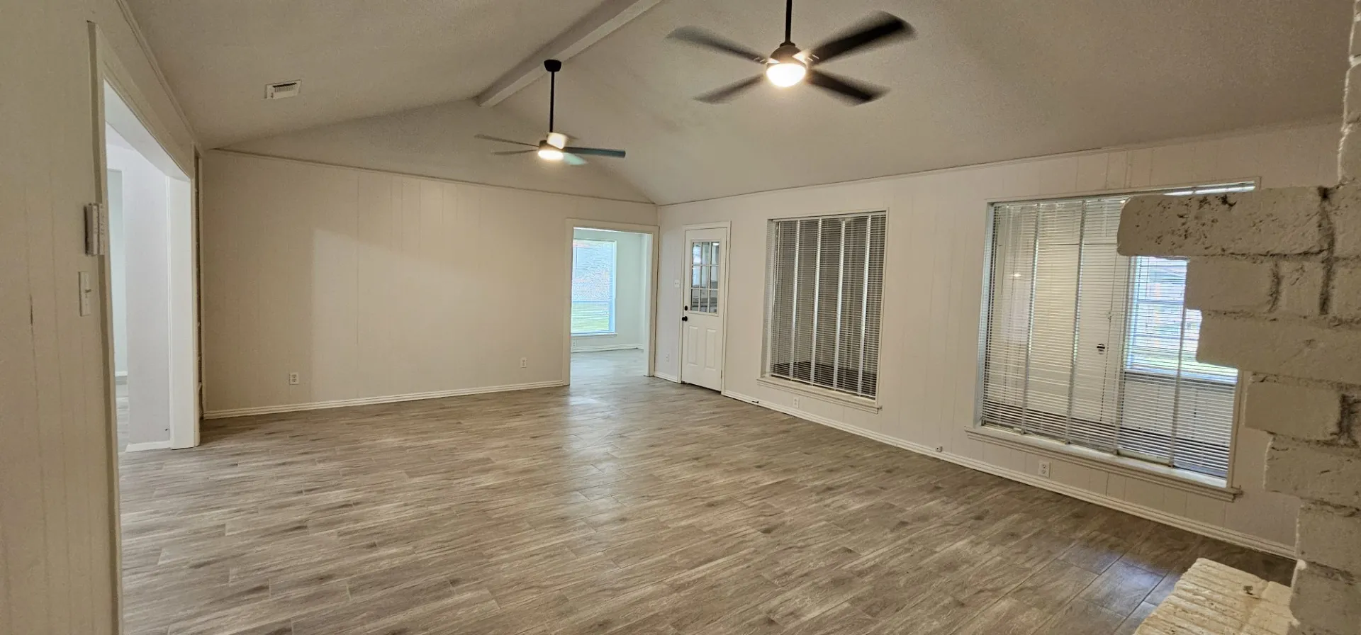 Single Family Residence For Rent in Dallas County , 1204 Laurie Avenue, De Soto, Texas 75115, 4 Bedroom, 2 Bathroom, 2 Garage spaces, 2,104 Sqft, built in 1973, mls#21290403, Real Estate Agent in De Soto, Homes For Rent in Dallas county, Homes For Rent in De Soto, Realtor in De Soto Texas, Real Estate Brokerage Independent Realty Texas, Luminita Cordes Realtor