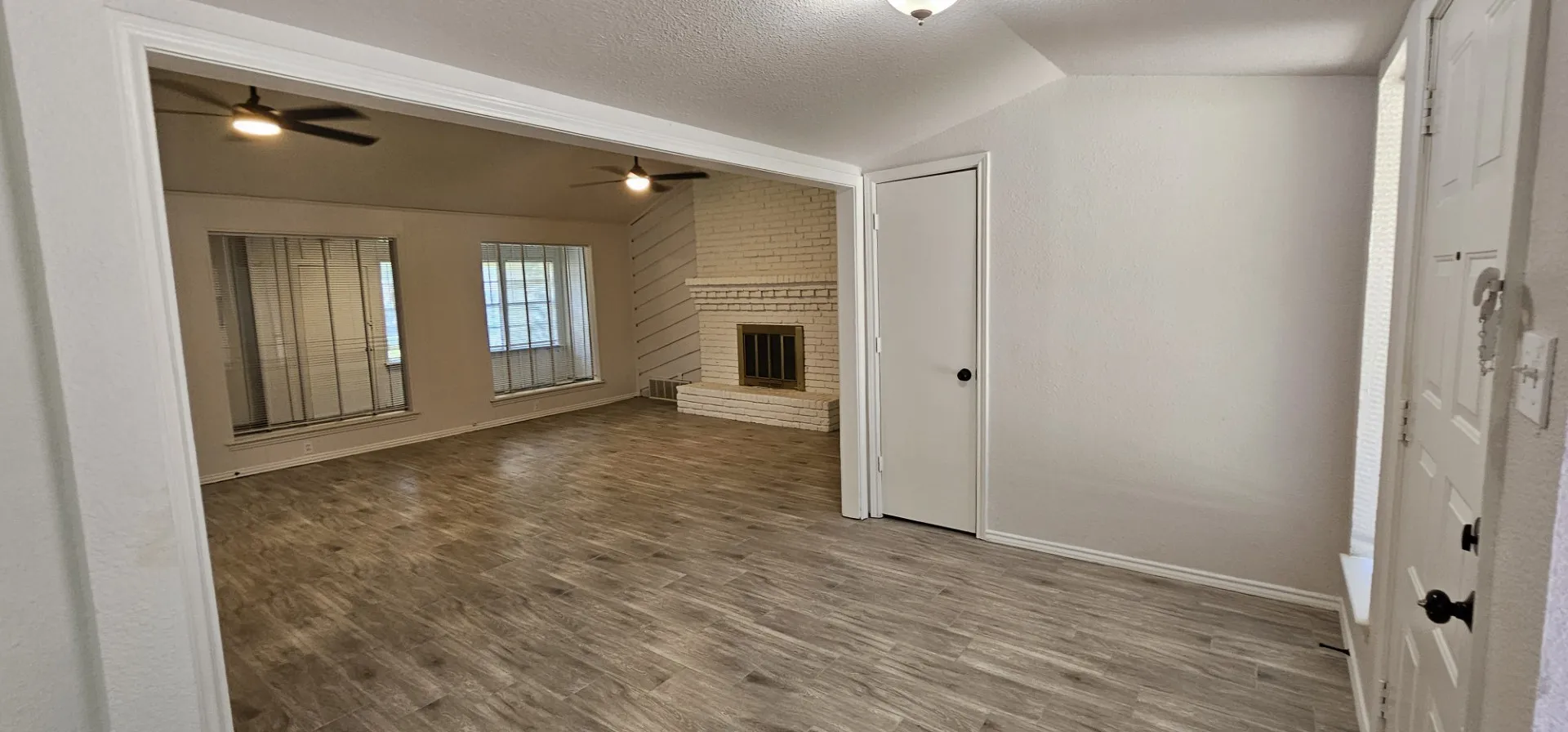 Single Family Residence For Rent in Dallas County , 1204 Laurie Avenue, De Soto, Texas 75115, 4 Bedroom, 2 Bathroom, 2 Garage spaces, 2,104 Sqft, built in 1973, mls#21290403, Real Estate Agent in De Soto, Homes For Rent in Dallas county, Homes For Rent in De Soto, Realtor in De Soto Texas, Real Estate Brokerage Independent Realty Texas, Luminita Cordes Realtor
