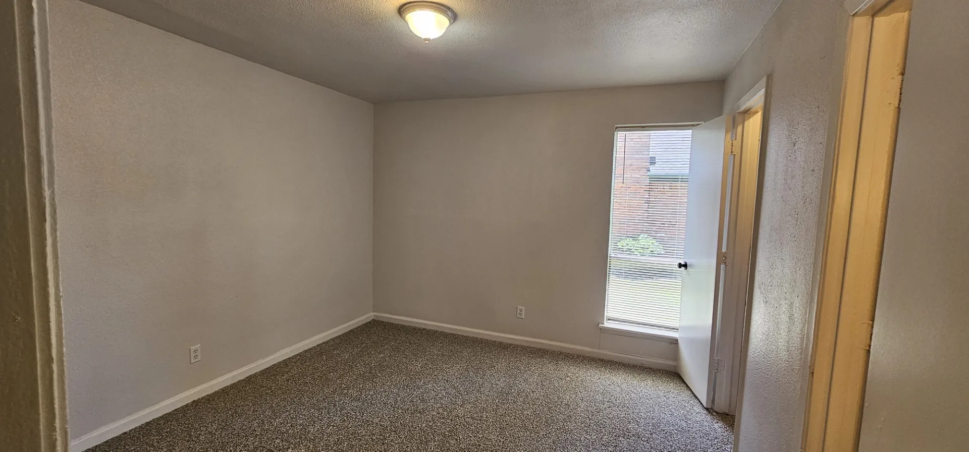 Single Family Residence For Rent in Dallas County , 1204 Laurie Avenue, De Soto, Texas 75115, 4 Bedroom, 2 Bathroom, 2 Garage spaces, 2,104 Sqft, built in 1973, mls#21290403, Real Estate Agent in De Soto, Homes For Rent in Dallas county, Homes For Rent in De Soto, Realtor in De Soto Texas, Real Estate Brokerage Independent Realty Texas, Luminita Cordes Realtor