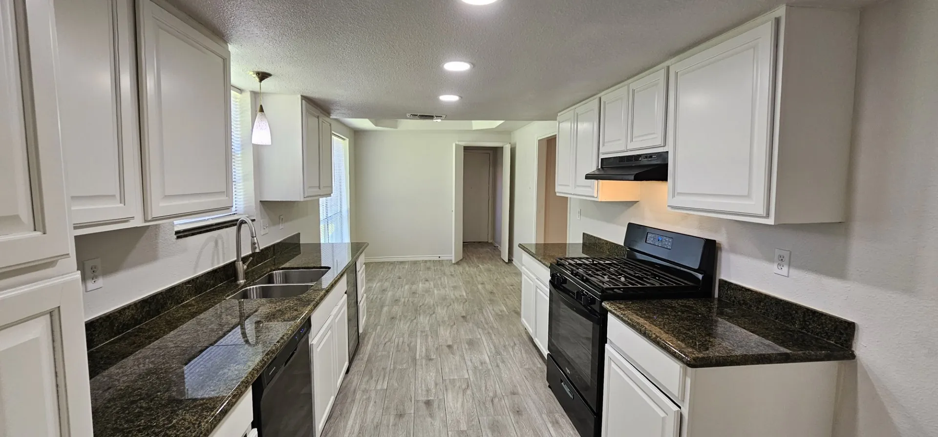 Single Family Residence For Rent in Dallas County , 1204 Laurie Avenue, De Soto, Texas 75115, 4 Bedroom, 2 Bathroom, 2 Garage spaces, 2,104 Sqft, built in 1973, mls#21290403, Real Estate Agent in De Soto, Homes For Rent in Dallas county, Homes For Rent in De Soto, Realtor in De Soto Texas, Real Estate Brokerage Independent Realty Texas, Luminita Cordes Realtor