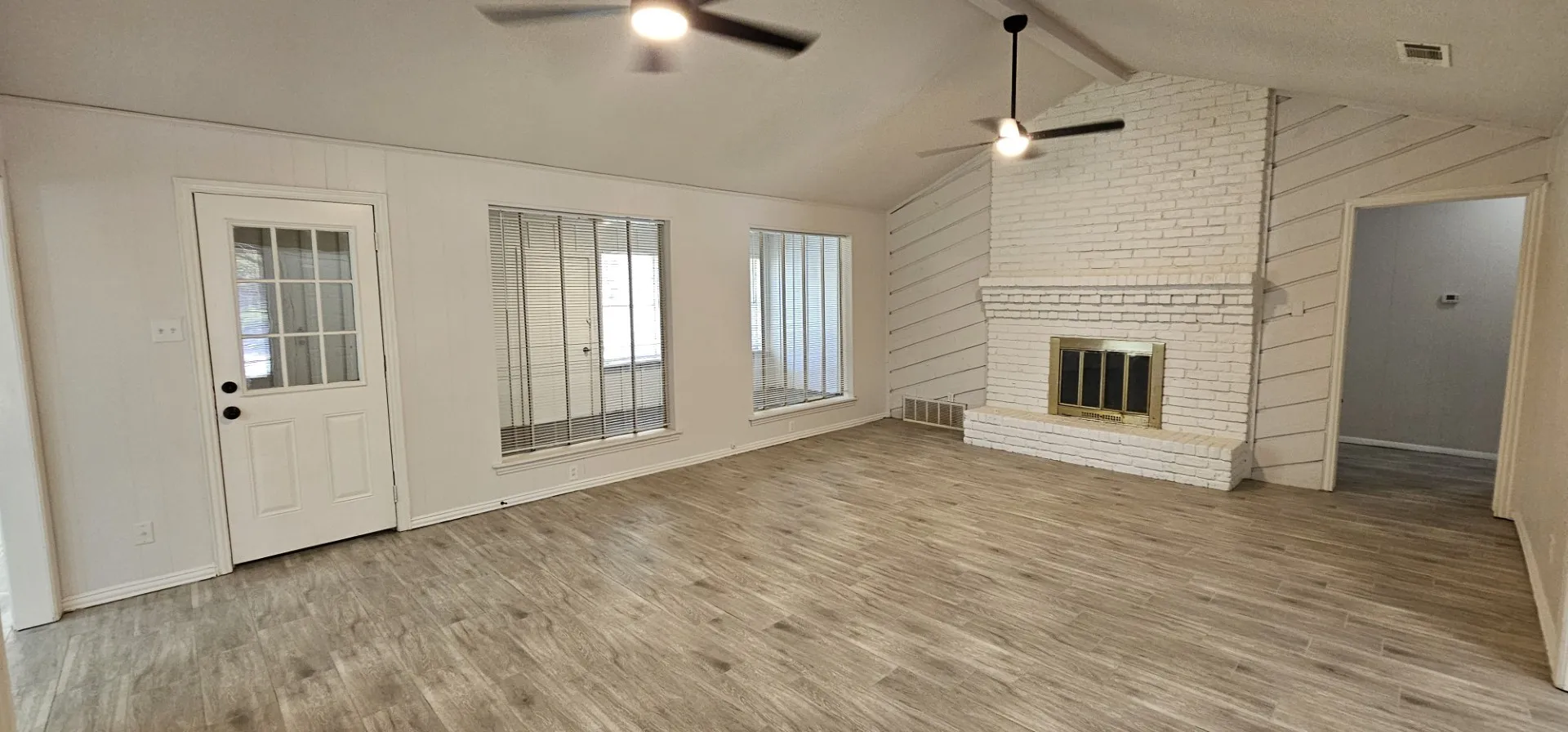 Single Family Residence For Rent in Dallas County , 1204 Laurie Avenue, De Soto, Texas 75115, 4 Bedroom, 2 Bathroom, 2 Garage spaces, 2,104 Sqft, built in 1973, mls#21290403, Real Estate Agent in De Soto, Homes For Rent in Dallas county, Homes For Rent in De Soto, Realtor in De Soto Texas, Real Estate Brokerage Independent Realty Texas, Luminita Cordes Realtor