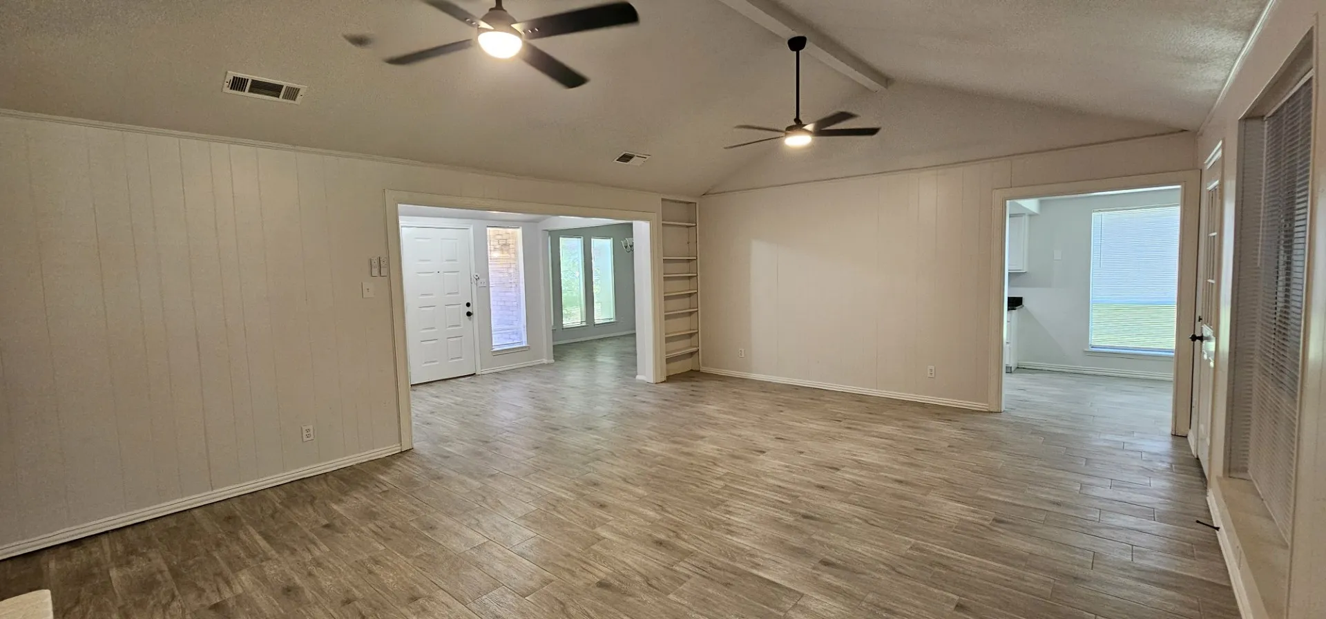 Single Family Residence For Rent in Dallas County , 1204 Laurie Avenue, De Soto, Texas 75115, 4 Bedroom, 2 Bathroom, 2 Garage spaces, 2,104 Sqft, built in 1973, mls#21290403, Real Estate Agent in De Soto, Homes For Rent in Dallas county, Homes For Rent in De Soto, Realtor in De Soto Texas, Real Estate Brokerage Independent Realty Texas, Luminita Cordes Realtor