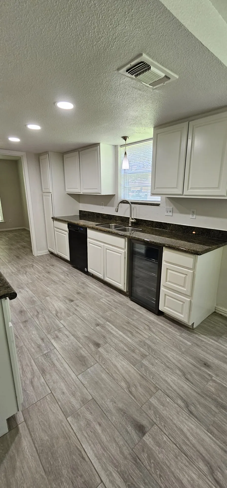 Single Family Residence For Rent in Dallas County , 1204 Laurie Avenue, De Soto, Texas 75115, 4 Bedroom, 2 Bathroom, 2 Garage spaces, 2,104 Sqft, built in 1973, mls#21290403, Real Estate Agent in De Soto, Homes For Rent in Dallas county, Homes For Rent in De Soto, Realtor in De Soto Texas, Real Estate Brokerage Independent Realty Texas, Luminita Cordes Realtor