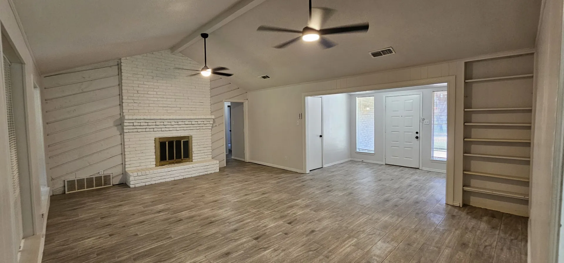 Single Family Residence For Rent in Dallas County , 1204 Laurie Avenue, De Soto, Texas 75115, 4 Bedroom, 2 Bathroom, 2 Garage spaces, 2,104 Sqft, built in 1973, mls#21290403, Real Estate Agent in De Soto, Homes For Rent in Dallas county, Homes For Rent in De Soto, Realtor in De Soto Texas, Real Estate Brokerage Independent Realty Texas, Luminita Cordes Realtor