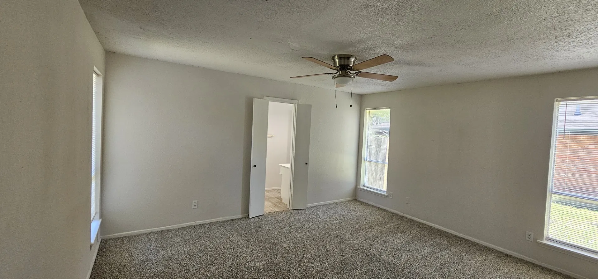 Single Family Residence For Rent in Dallas County , 1204 Laurie Avenue, De Soto, Texas 75115, 4 Bedroom, 2 Bathroom, 2 Garage spaces, 2,104 Sqft, built in 1973, mls#21290403, Real Estate Agent in De Soto, Homes For Rent in Dallas county, Homes For Rent in De Soto, Realtor in De Soto Texas, Real Estate Brokerage Independent Realty Texas, Luminita Cordes Realtor