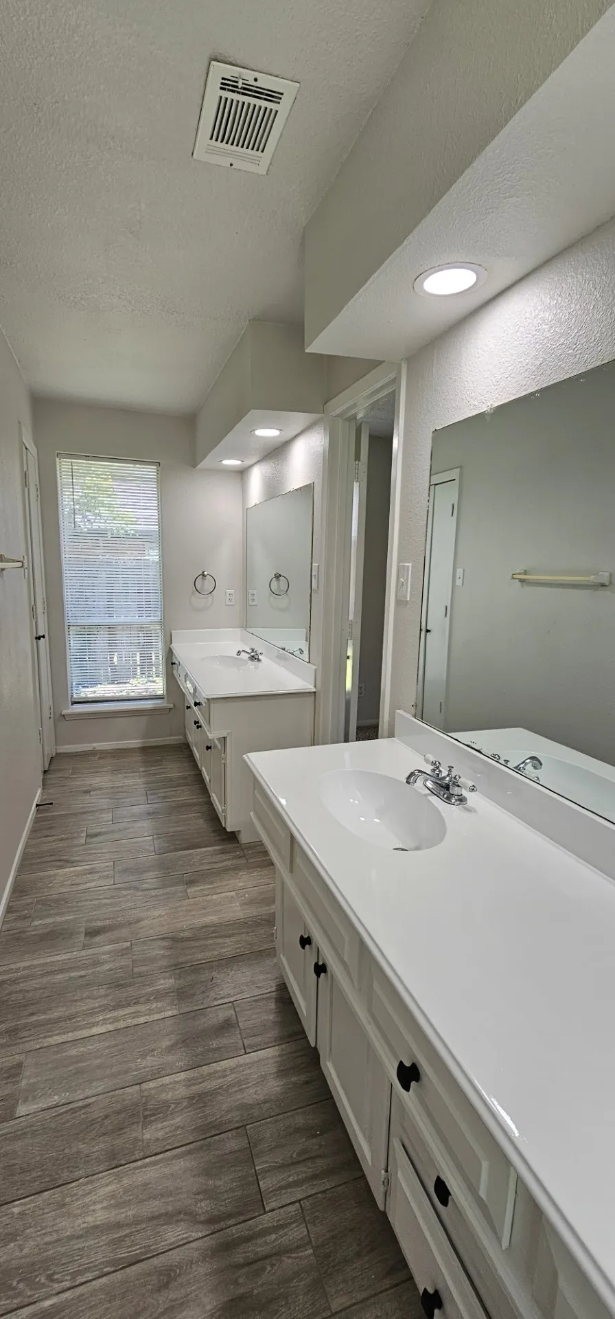 Single Family Residence For Rent in Dallas County , 1204 Laurie Avenue, De Soto, Texas 75115, 4 Bedroom, 2 Bathroom, 2 Garage spaces, 2,104 Sqft, built in 1973, mls#21290403, Real Estate Agent in De Soto, Homes For Rent in Dallas county, Homes For Rent in De Soto, Realtor in De Soto Texas, Real Estate Brokerage Independent Realty Texas, Luminita Cordes Realtor