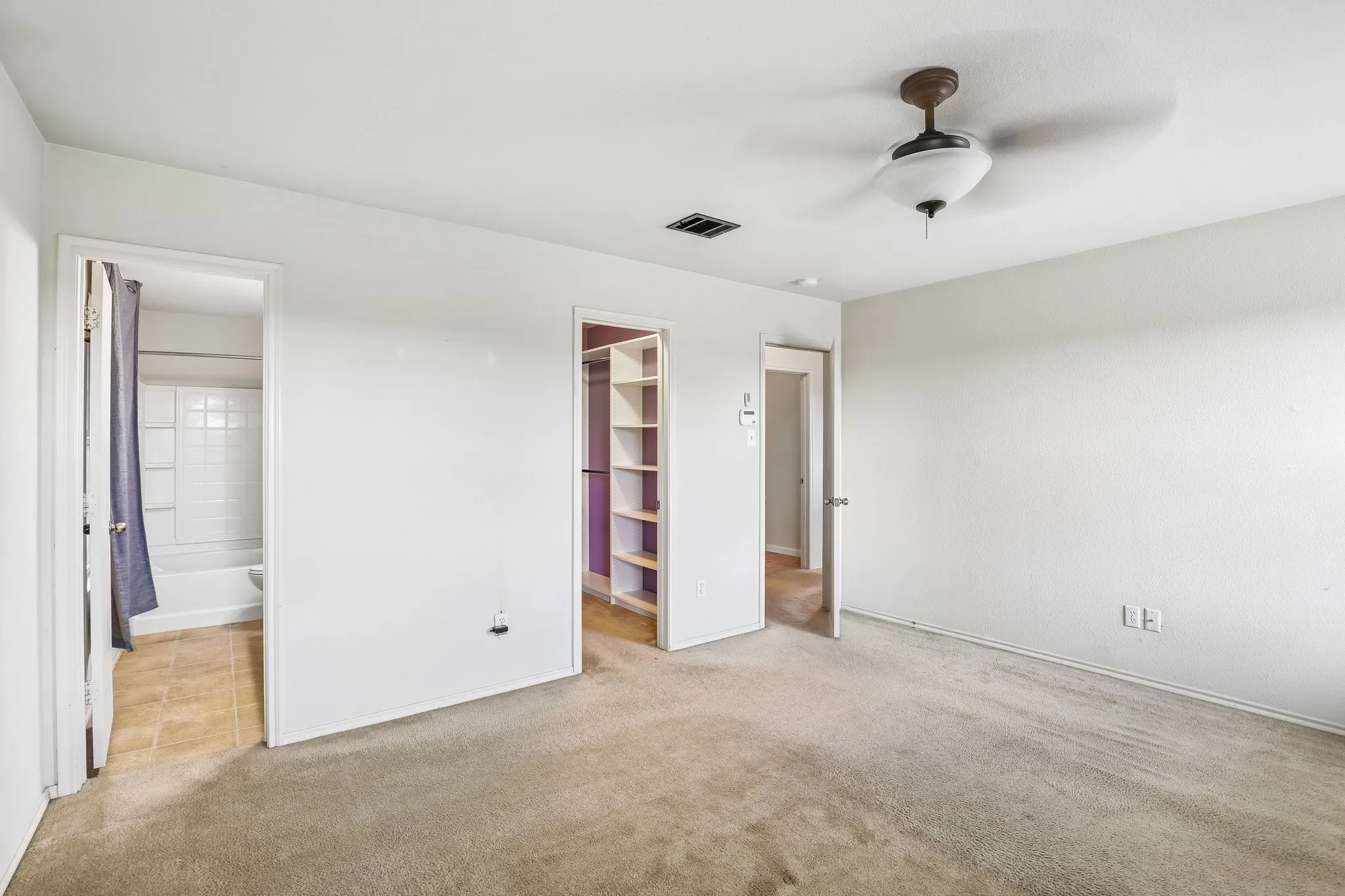 Single Family Residence For Sale in Tarrant County , 8111 Macgregor Drive, Arlington, Texas 76002, 3 Bedrooms, 2 Bathrooms, 2 Garage spaces, 1,528 Sqft, built in 2006, Price $315,000, mls#21289568, Real Estate Agent in Arlington, Homes For Sale in Tarrant county, Homes For Sale in Arlington, Realtor in Arlington Texas, Real Estate Brokerage Independent Realty Texas, Luminita Cordes Realtor