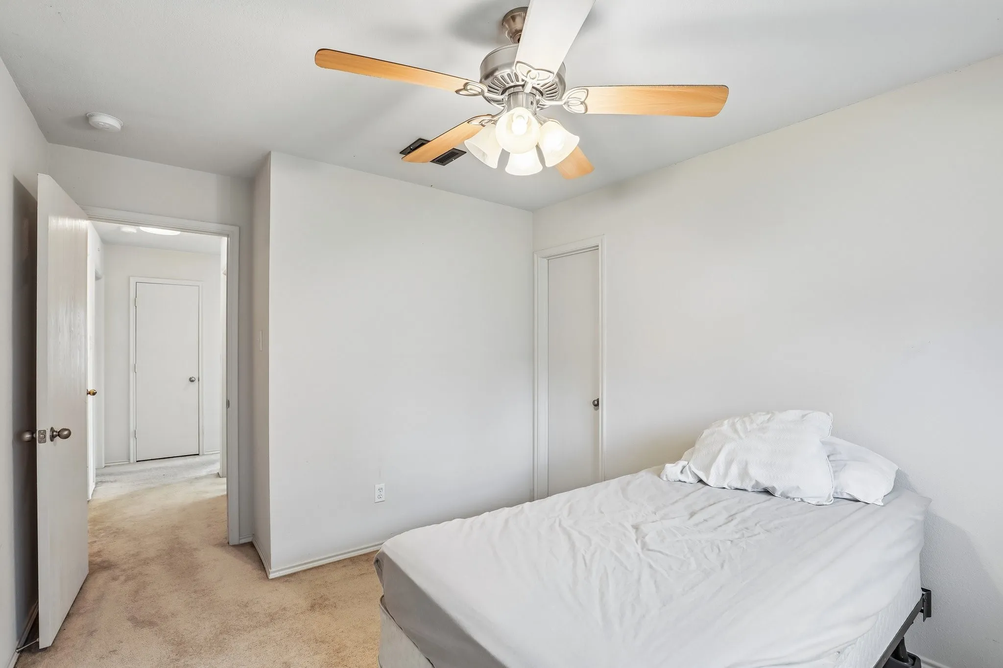 Single Family Residence For Sale in Tarrant County , 8111 Macgregor Drive, Arlington, Texas 76002, 3 Bedrooms, 2 Bathrooms, 2 Garage spaces, 1,528 Sqft, built in 2006, Price $315,000, mls#21289568, Real Estate Agent in Arlington, Homes For Sale in Tarrant county, Homes For Sale in Arlington, Realtor in Arlington Texas, Real Estate Brokerage Independent Realty Texas, Luminita Cordes Realtor