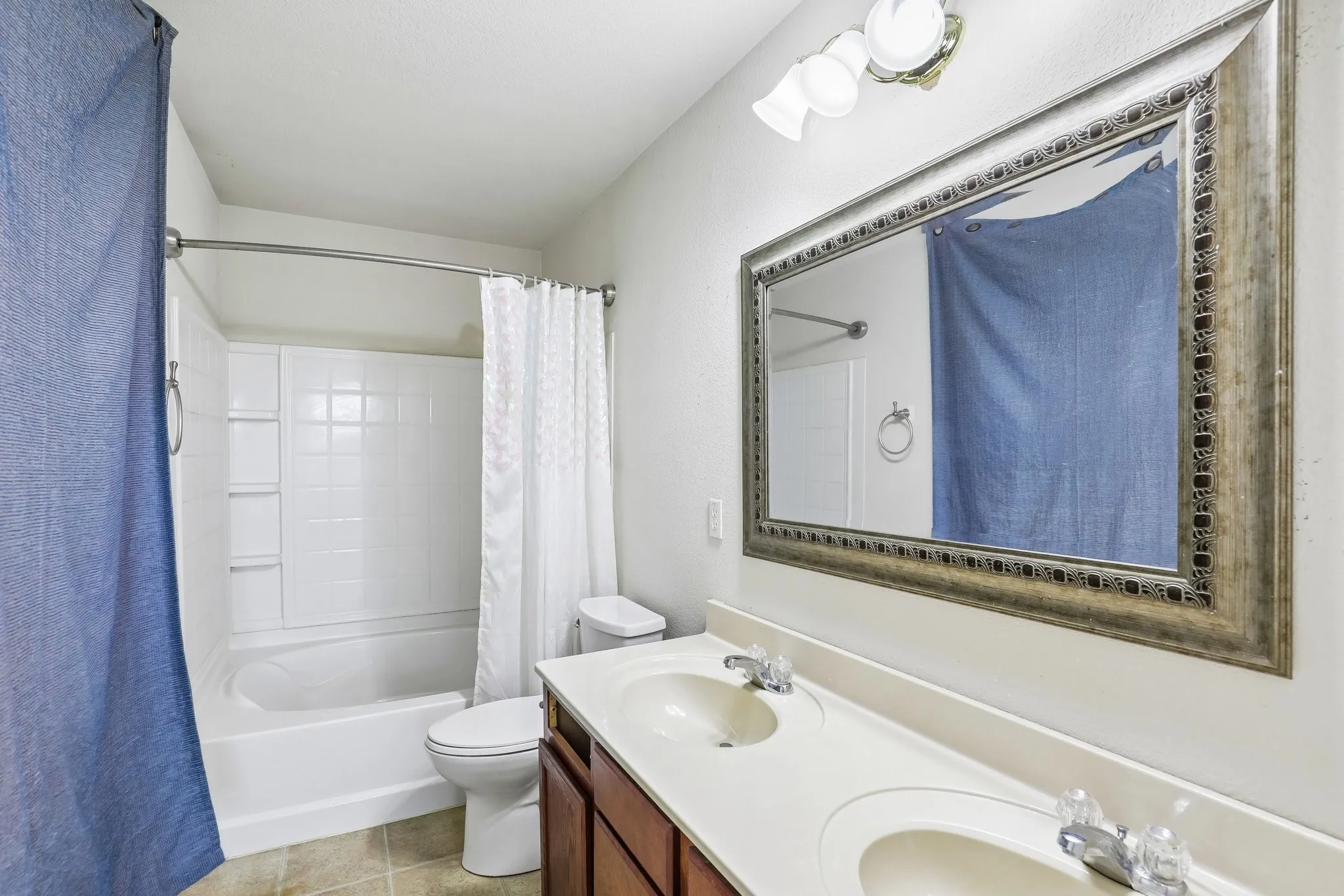 Single Family Residence For Sale in Tarrant County , 8111 Macgregor Drive, Arlington, Texas 76002, 3 Bedrooms, 2 Bathrooms, 2 Garage spaces, 1,528 Sqft, built in 2006, Price $315,000, mls#21289568, Real Estate Agent in Arlington, Homes For Sale in Tarrant county, Homes For Sale in Arlington, Realtor in Arlington Texas, Real Estate Brokerage Independent Realty Texas, Luminita Cordes Realtor