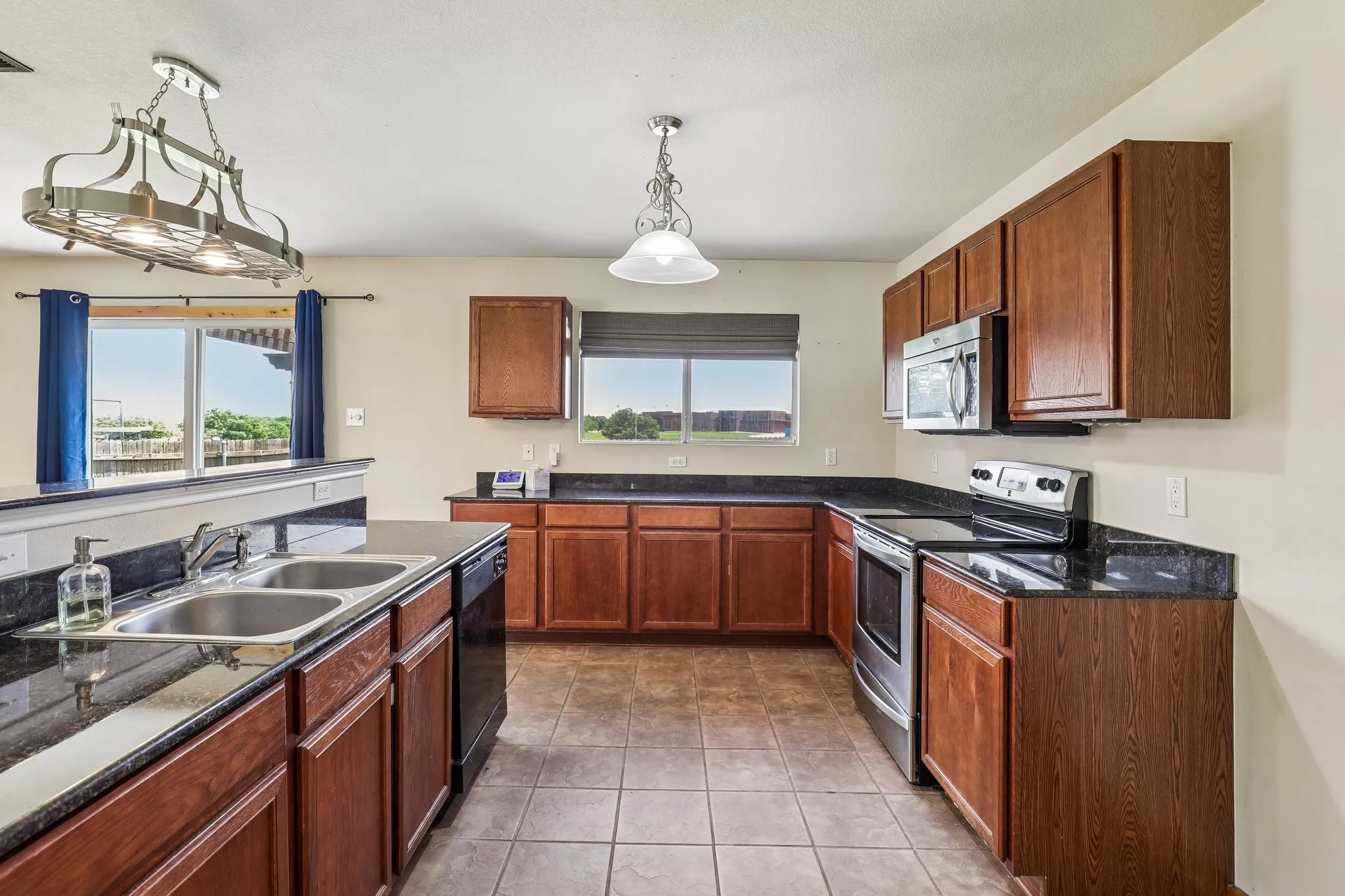 Single Family Residence For Sale in Tarrant County , 8111 Macgregor Drive, Arlington, Texas 76002, 3 Bedrooms, 2 Bathrooms, 2 Garage spaces, 1,528 Sqft, built in 2006, Price $315,000, mls#21289568, Real Estate Agent in Arlington, Homes For Sale in Tarrant county, Homes For Sale in Arlington, Realtor in Arlington Texas, Real Estate Brokerage Independent Realty Texas, Luminita Cordes Realtor