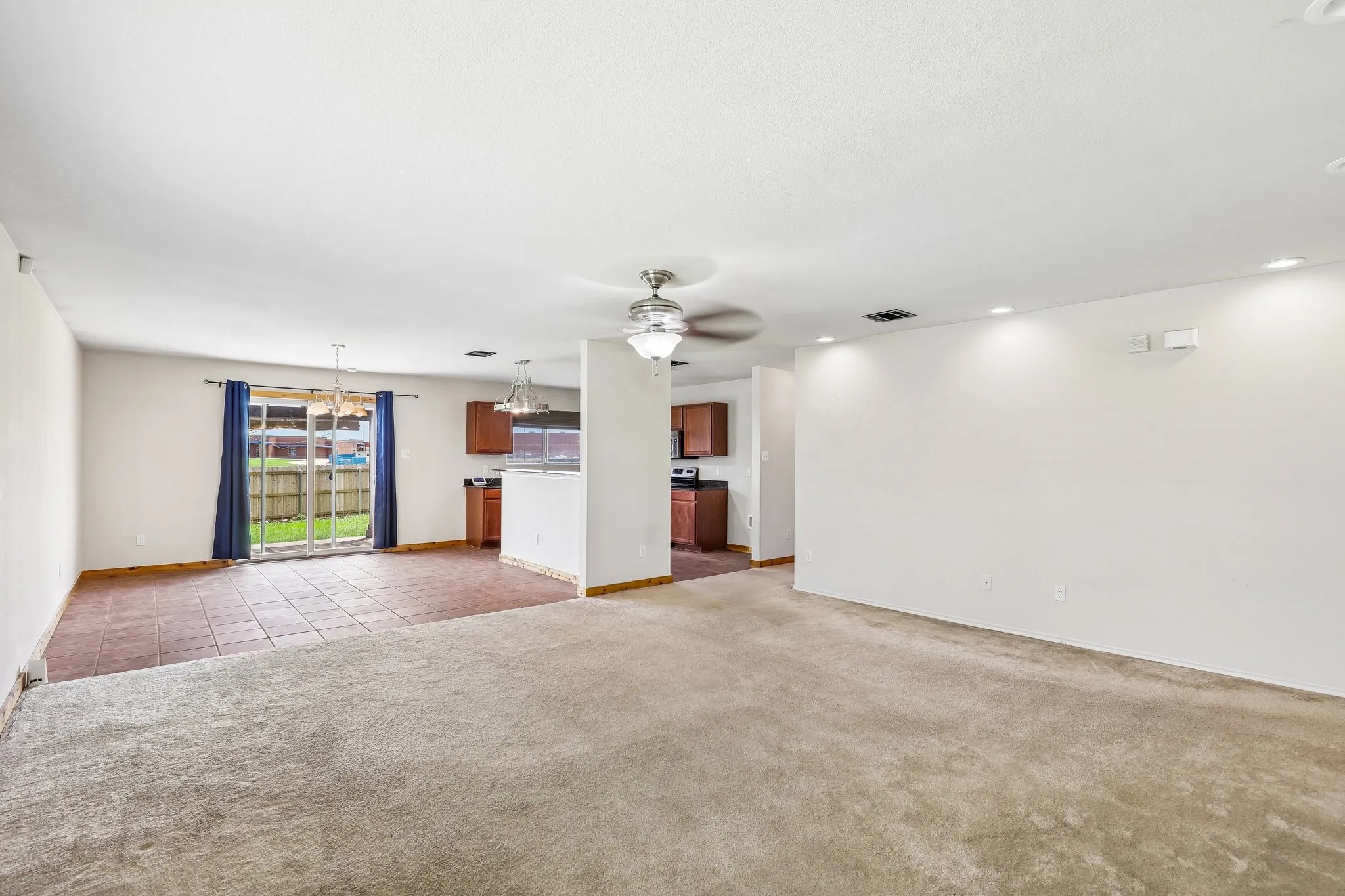 Single Family Residence For Sale in Tarrant County , 8111 Macgregor Drive, Arlington, Texas 76002, 3 Bedrooms, 2 Bathrooms, 2 Garage spaces, 1,528 Sqft, built in 2006, Price $315,000, mls#21289568, Real Estate Agent in Arlington, Homes For Sale in Tarrant county, Homes For Sale in Arlington, Realtor in Arlington Texas, Real Estate Brokerage Independent Realty Texas, Luminita Cordes Realtor