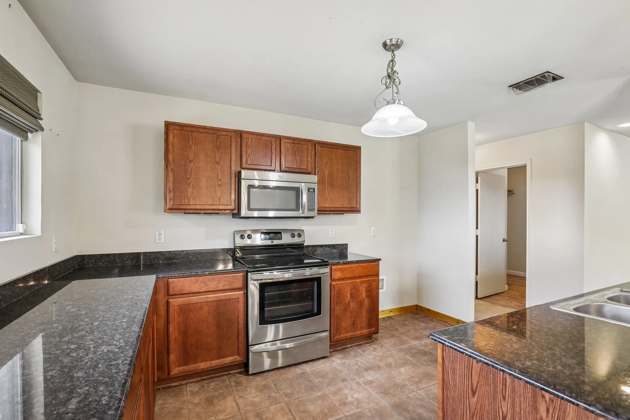 Single Family Residence For Sale in Tarrant County , 8111 Macgregor Drive, Arlington, Texas 76002, 3 Bedrooms, 2 Bathrooms, 2 Garage spaces, 1,528 Sqft, built in 2006, Price $315,000, mls#21289568, Real Estate Agent in Arlington, Homes For Sale in Tarrant county, Homes For Sale in Arlington, Realtor in Arlington Texas, Real Estate Brokerage Independent Realty Texas, Luminita Cordes Realtor