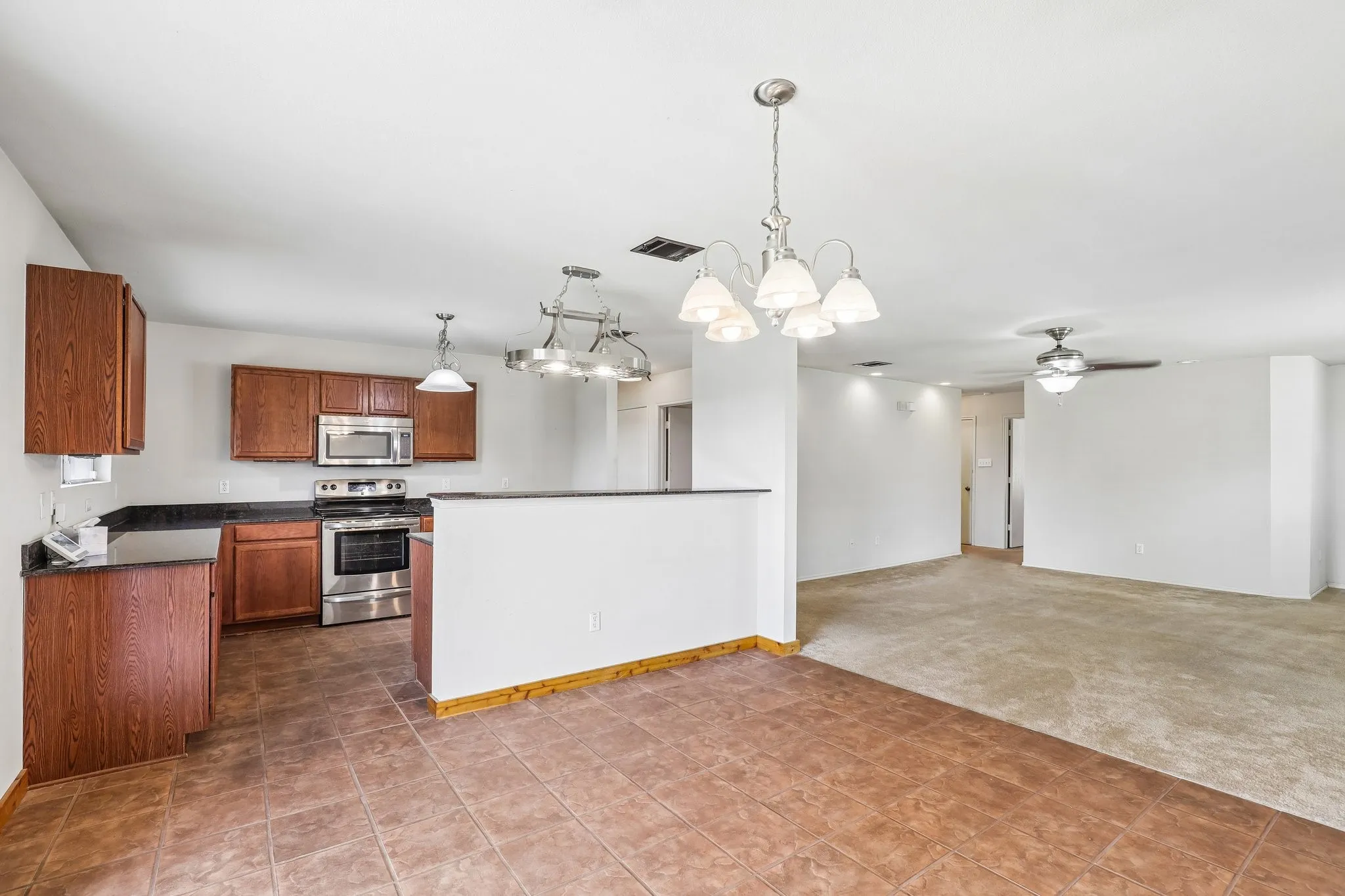 Single Family Residence For Sale in Tarrant County , 8111 Macgregor Drive, Arlington, Texas 76002, 3 Bedrooms, 2 Bathrooms, 2 Garage spaces, 1,528 Sqft, built in 2006, Price $315,000, mls#21289568, Real Estate Agent in Arlington, Homes For Sale in Tarrant county, Homes For Sale in Arlington, Realtor in Arlington Texas, Real Estate Brokerage Independent Realty Texas, Luminita Cordes Realtor