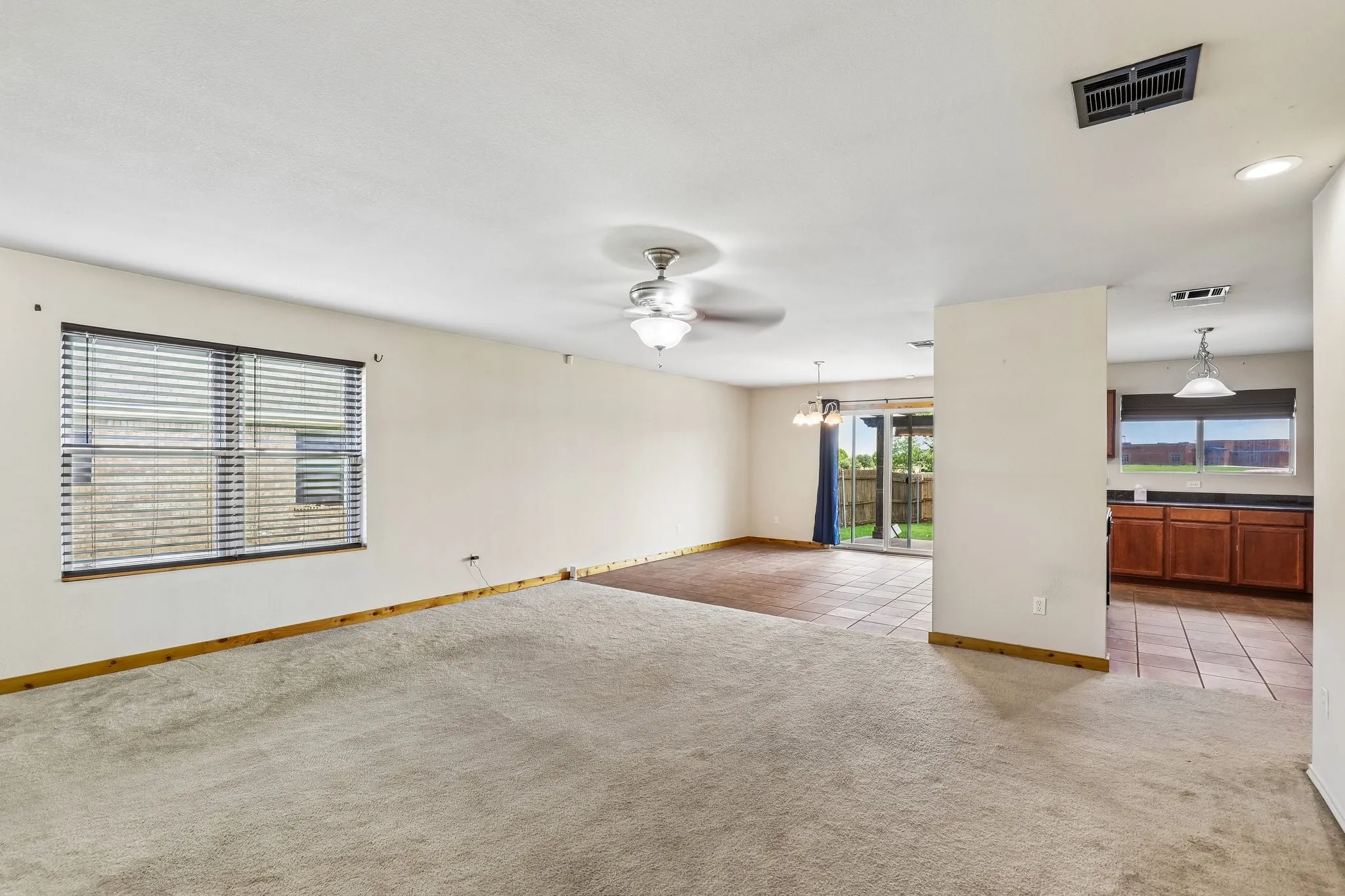 Single Family Residence For Sale in Tarrant County , 8111 Macgregor Drive, Arlington, Texas 76002, 3 Bedrooms, 2 Bathrooms, 2 Garage spaces, 1,528 Sqft, built in 2006, Price $315,000, mls#21289568, Real Estate Agent in Arlington, Homes For Sale in Tarrant county, Homes For Sale in Arlington, Realtor in Arlington Texas, Real Estate Brokerage Independent Realty Texas, Luminita Cordes Realtor