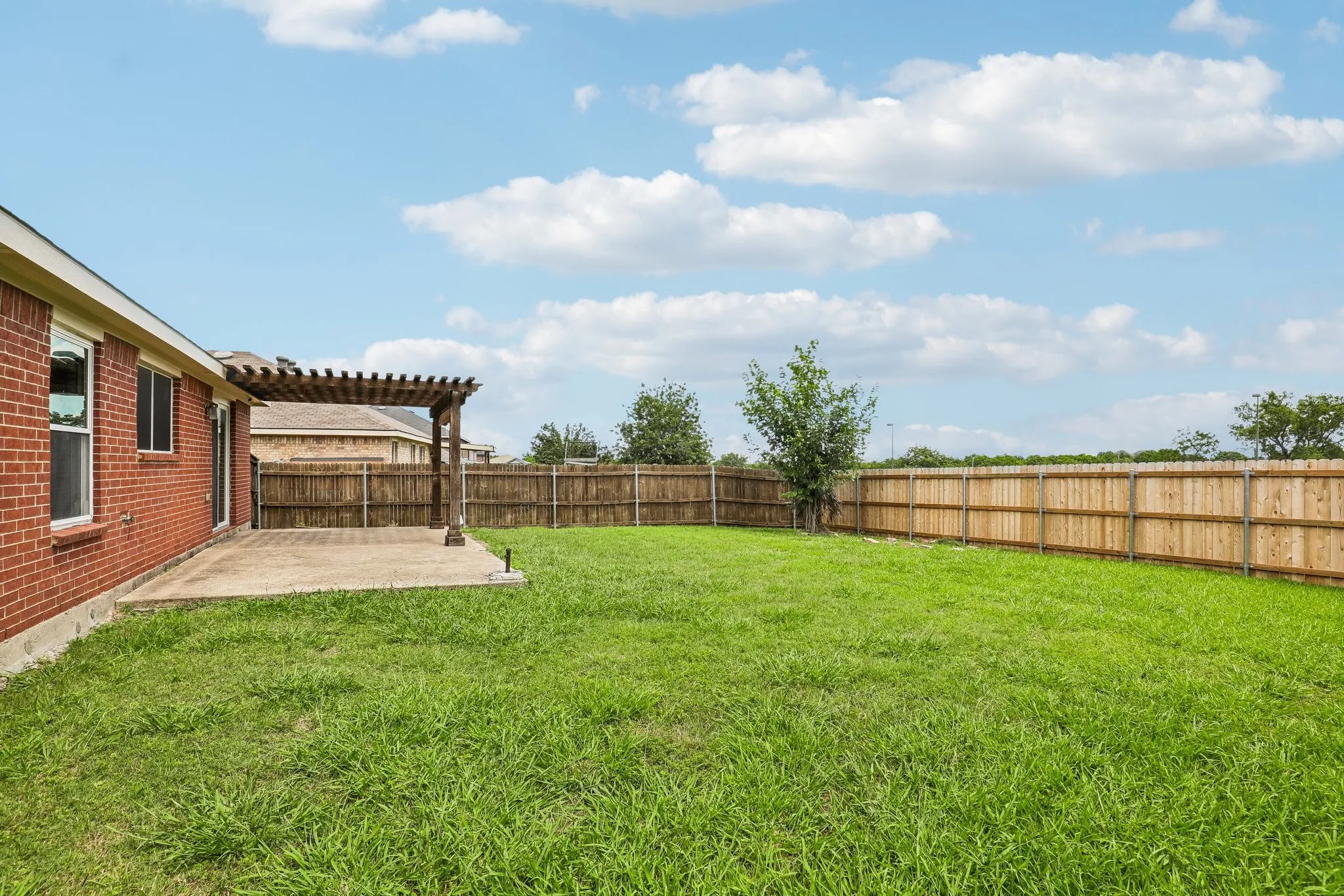 Single Family Residence For Sale in Tarrant County , 8111 Macgregor Drive, Arlington, Texas 76002, 3 Bedrooms, 2 Bathrooms, 2 Garage spaces, 1,528 Sqft, built in 2006, Price $315,000, mls#21289568, Real Estate Agent in Arlington, Homes For Sale in Tarrant county, Homes For Sale in Arlington, Realtor in Arlington Texas, Real Estate Brokerage Independent Realty Texas, Luminita Cordes Realtor