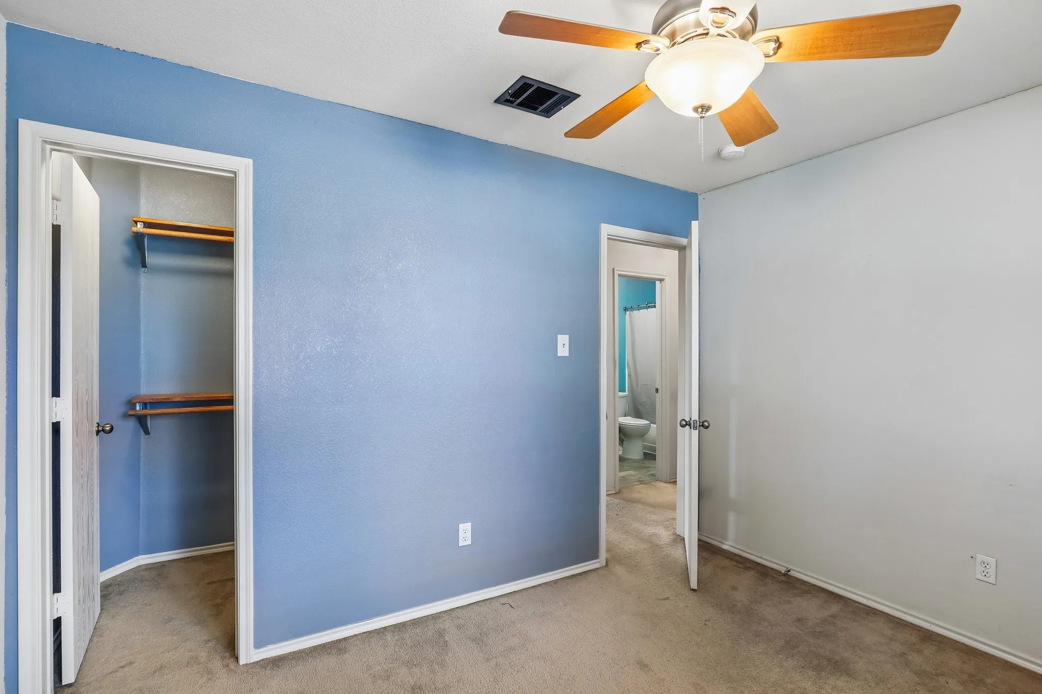 Single Family Residence For Sale in Tarrant County , 8111 Macgregor Drive, Arlington, Texas 76002, 3 Bedrooms, 2 Bathrooms, 2 Garage spaces, 1,528 Sqft, built in 2006, Price $315,000, mls#21289568, Real Estate Agent in Arlington, Homes For Sale in Tarrant county, Homes For Sale in Arlington, Realtor in Arlington Texas, Real Estate Brokerage Independent Realty Texas, Luminita Cordes Realtor