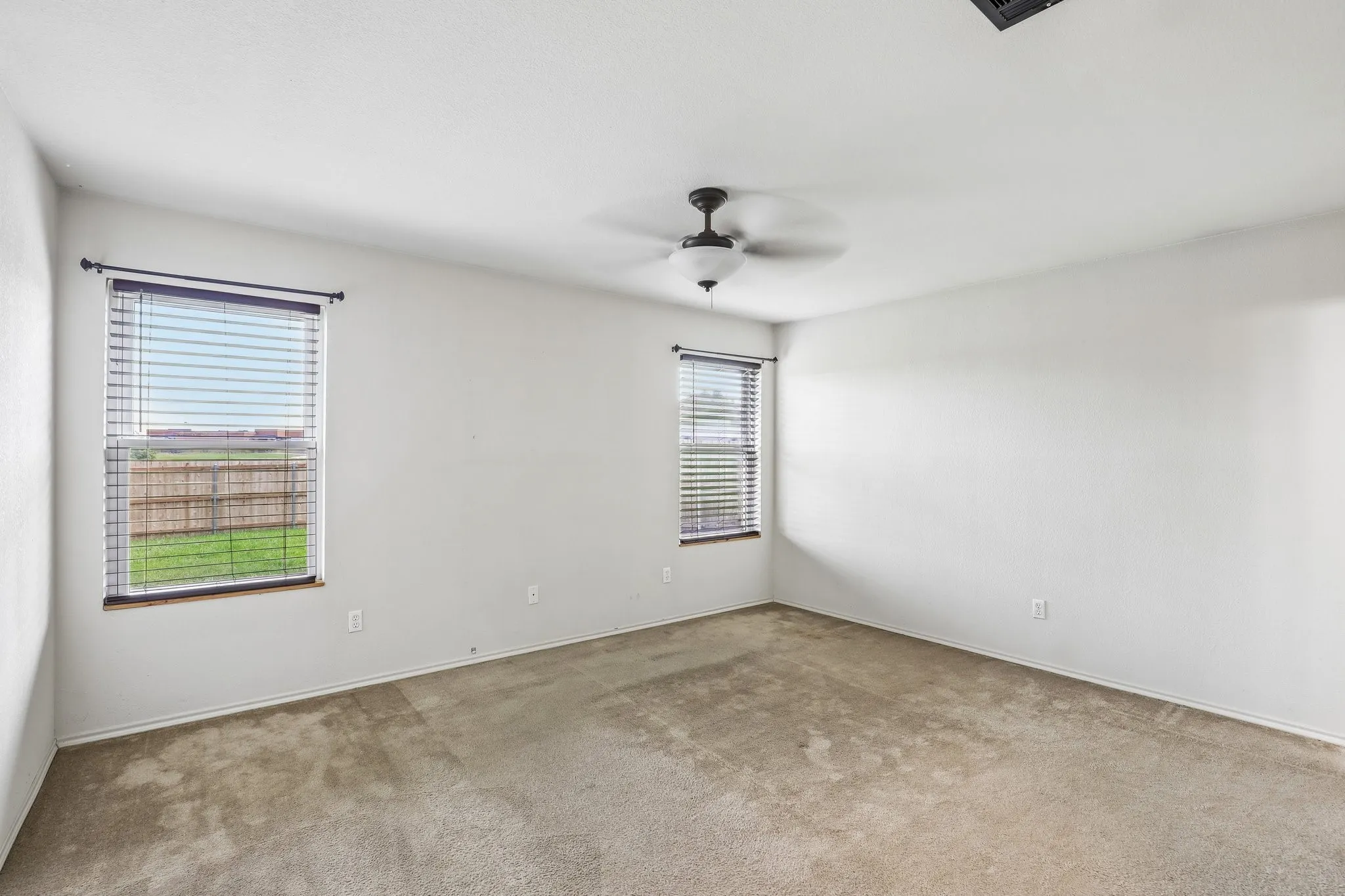 Single Family Residence For Sale in Tarrant County , 8111 Macgregor Drive, Arlington, Texas 76002, 3 Bedrooms, 2 Bathrooms, 2 Garage spaces, 1,528 Sqft, built in 2006, Price $315,000, mls#21289568, Real Estate Agent in Arlington, Homes For Sale in Tarrant county, Homes For Sale in Arlington, Realtor in Arlington Texas, Real Estate Brokerage Independent Realty Texas, Luminita Cordes Realtor