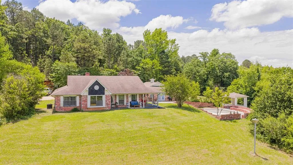 Single Family Residence For Sale in Upshur County , 1936 B Silver Maple Road, Big Sandy, Texas 75755, 3 Bedroom, 2 Bathroom, Garage spaces, 2,155 Sqft, built in 1986, mls#21290296, Real Estate Agent in Big Sandy, Homes For Sale in Upshur county, Homes For Sale in Big Sandy, Realtor in Big Sandy Texas, Real Estate Brokerage Independent Realty Texas, Luminita Cordes Realtor