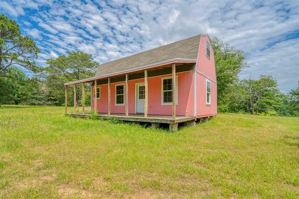 Single Family Residence For Sale in Upshur County , 1936 B Silver Maple Road, Big Sandy, Texas 75755, 3 Bedroom, 2 Bathroom, Garage spaces, 2,155 Sqft, built in 1986, mls#21290296, Real Estate Agent in Big Sandy, Homes For Sale in Upshur county, Homes For Sale in Big Sandy, Realtor in Big Sandy Texas, Real Estate Brokerage Independent Realty Texas, Luminita Cordes Realtor