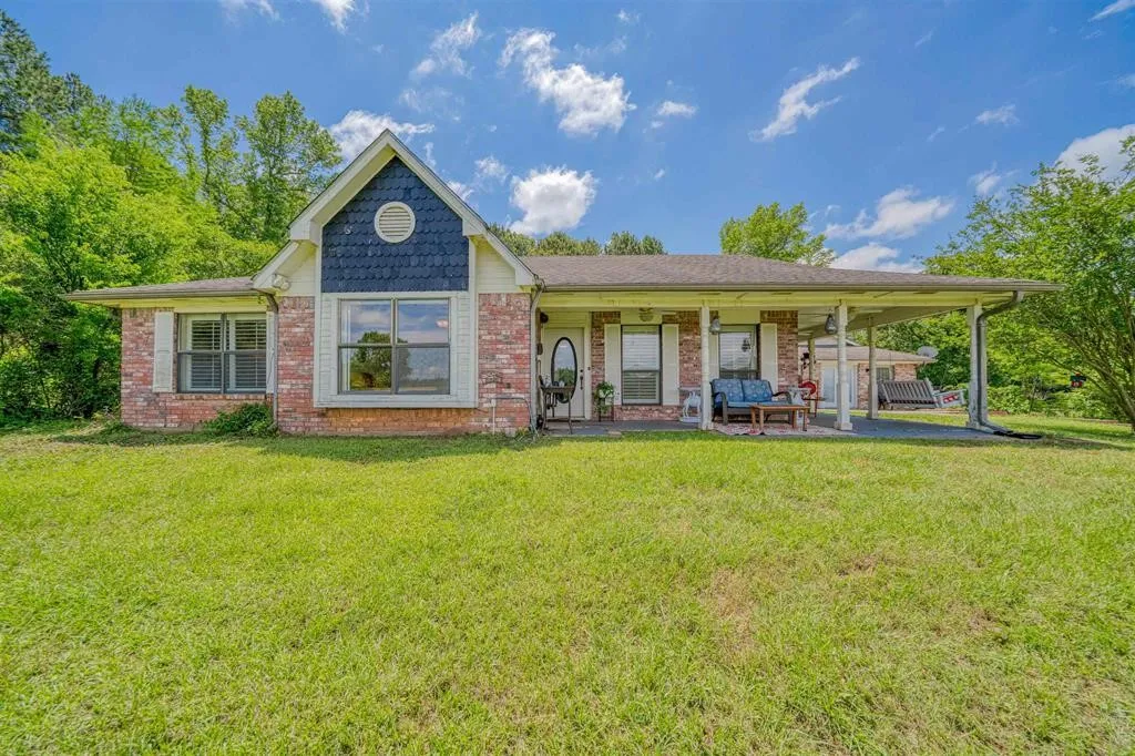Single Family Residence For Sale in Upshur County , 1936 B Silver Maple Road, Big Sandy, Texas 75755, 3 Bedroom, 2 Bathroom, Garage spaces, 2,155 Sqft, built in 1986, mls#21290296, Real Estate Agent in Big Sandy, Homes For Sale in Upshur county, Homes For Sale in Big Sandy, Realtor in Big Sandy Texas, Real Estate Brokerage Independent Realty Texas, Luminita Cordes Realtor