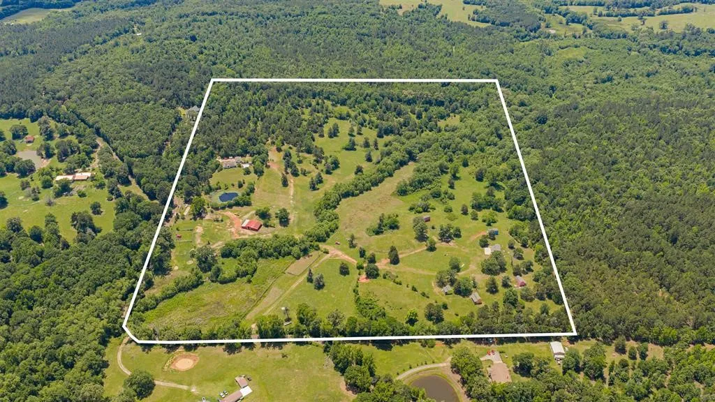 Single Family Residence For Sale in Upshur County , 1936 B Silver Maple Road, Big Sandy, Texas 75755, 3 Bedroom, 2 Bathroom, Garage spaces, 2,155 Sqft, built in 1986, mls#21290296, Real Estate Agent in Big Sandy, Homes For Sale in Upshur county, Homes For Sale in Big Sandy, Realtor in Big Sandy Texas, Real Estate Brokerage Independent Realty Texas, Luminita Cordes Realtor