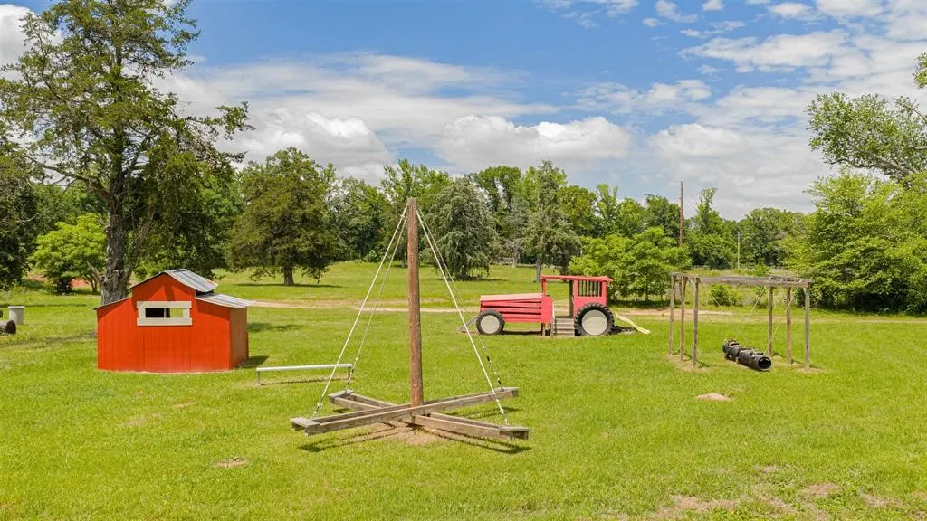 Single Family Residence For Sale in Upshur County , 1936 B Silver Maple Road, Big Sandy, Texas 75755, 3 Bedroom, 2 Bathroom, Garage spaces, 2,155 Sqft, built in 1986, mls#21290296, Real Estate Agent in Big Sandy, Homes For Sale in Upshur county, Homes For Sale in Big Sandy, Realtor in Big Sandy Texas, Real Estate Brokerage Independent Realty Texas, Luminita Cordes Realtor