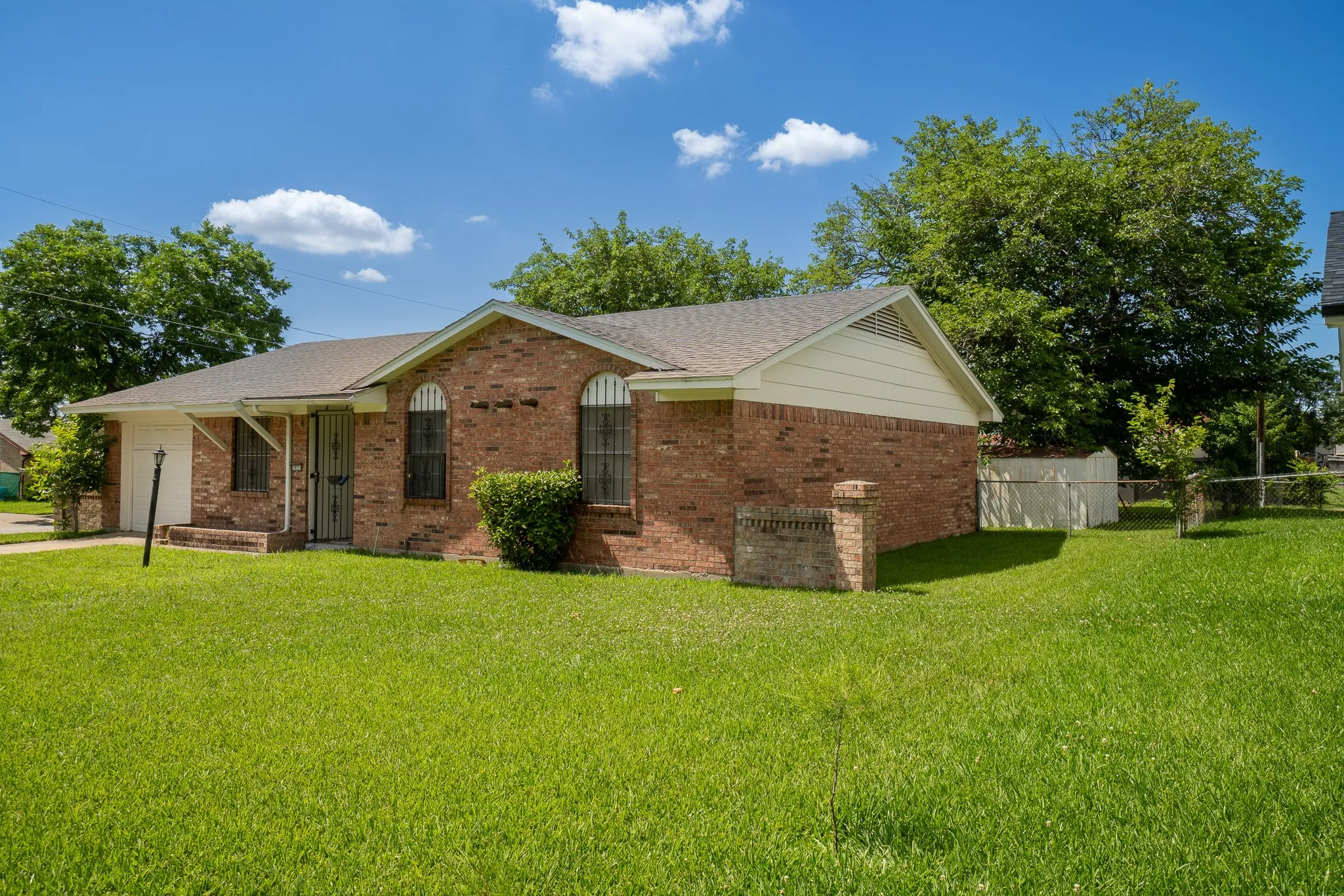 Single Family Residence For Sale in Dallas County , 10311 Cradlerock Drive, Dallas, Texas 75217, 3 Bedroom, 2 Bathroom, 1 Garage spaces, 1,630 Sqft, built in 1972, mls#21290407, Real Estate Agent in Dallas, Homes For Sale in Dallas county, Homes For Sale in Dallas, Realtor in Dallas Texas, Real Estate Brokerage Independent Realty Texas, Luminita Cordes Realtor