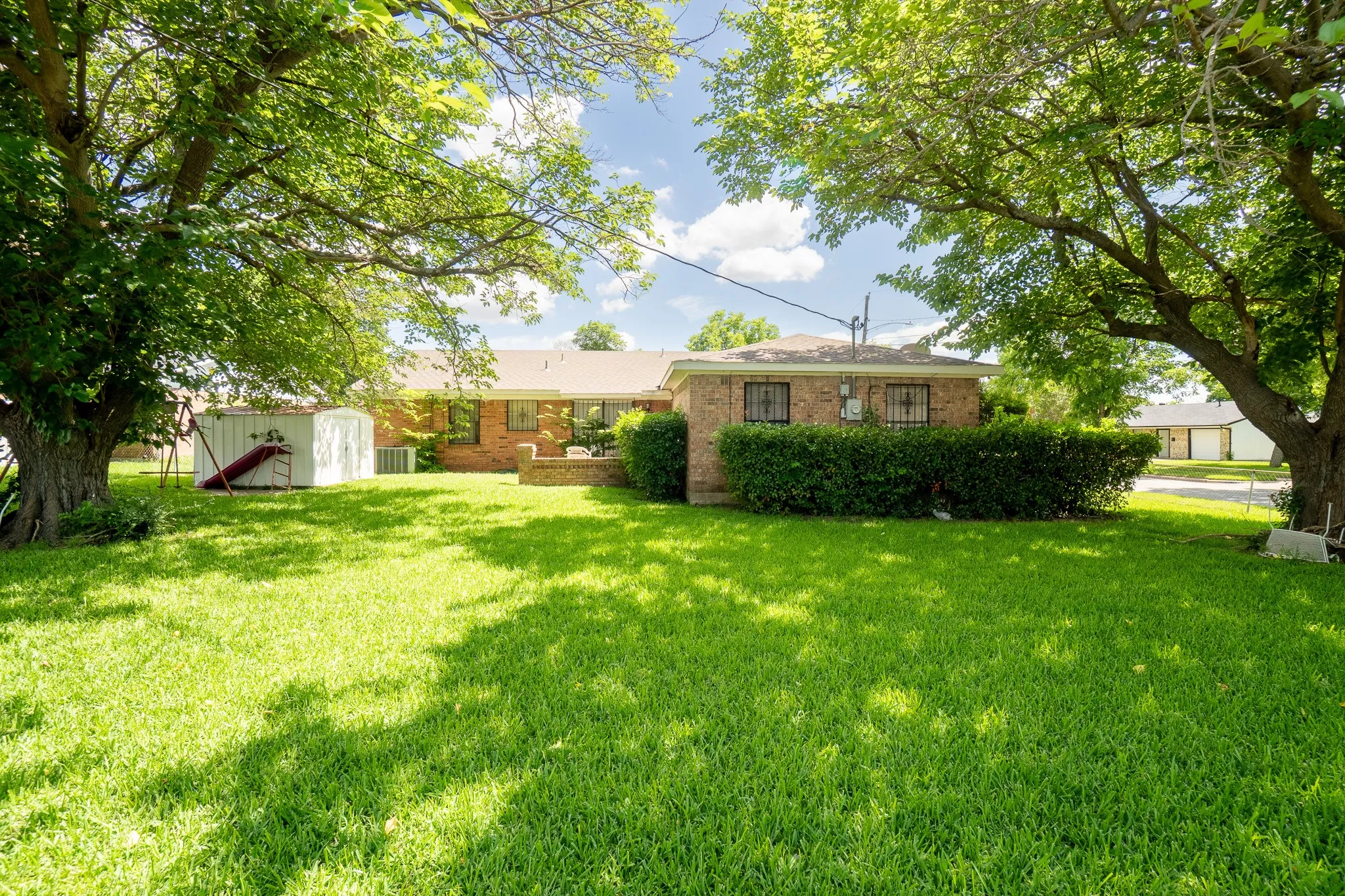 Single Family Residence For Sale in Dallas County , 10311 Cradlerock Drive, Dallas, Texas 75217, 3 Bedroom, 2 Bathroom, 1 Garage spaces, 1,630 Sqft, built in 1972, mls#21290407, Real Estate Agent in Dallas, Homes For Sale in Dallas county, Homes For Sale in Dallas, Realtor in Dallas Texas, Real Estate Brokerage Independent Realty Texas, Luminita Cordes Realtor
