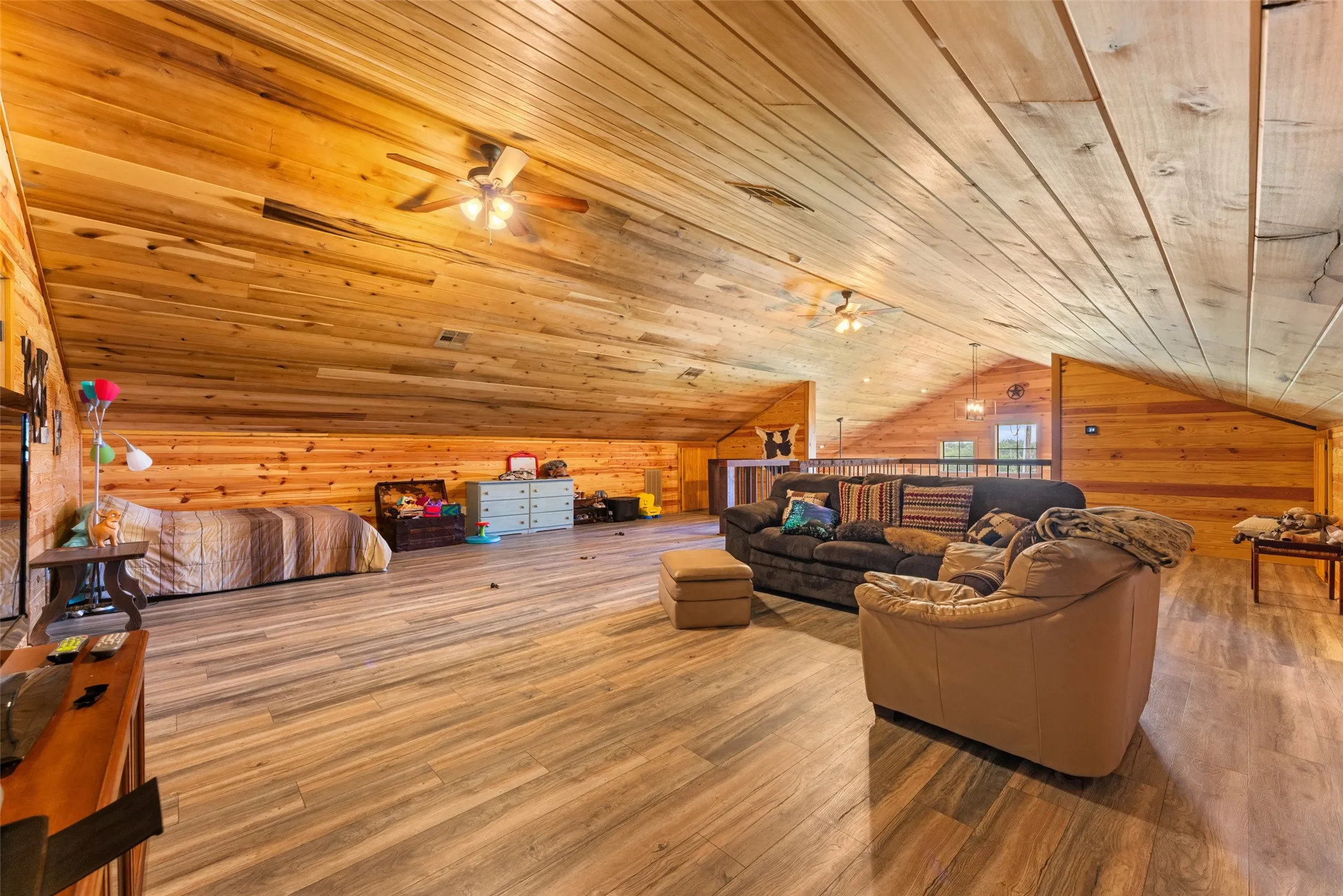 Huge upstairs loft/xtra BR/media.