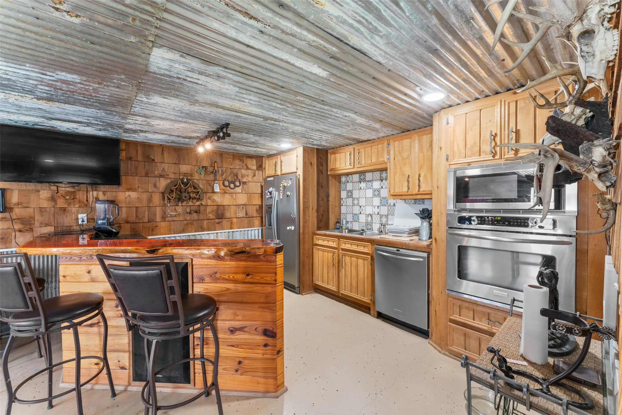 kitchen/mancave attached to shop