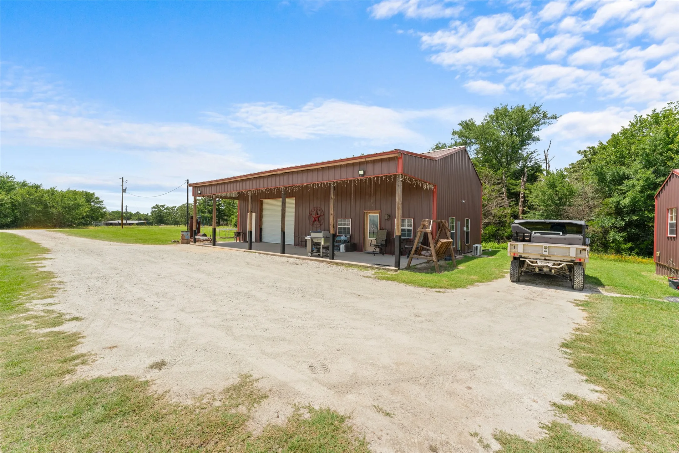 Large shop with gym or extra storage. Full utilities