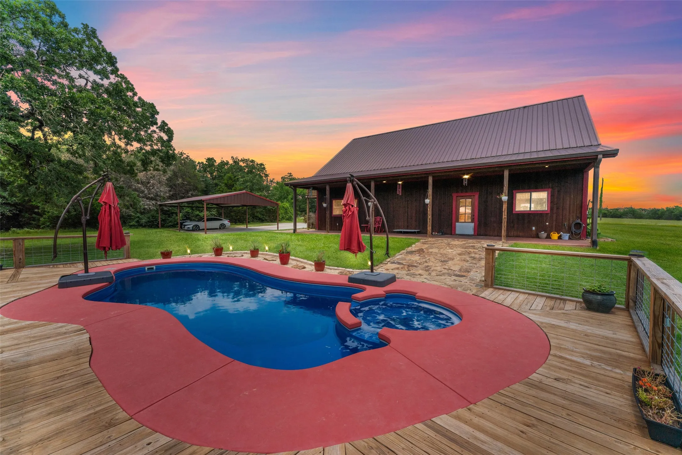 heated pool w/jacuzzi