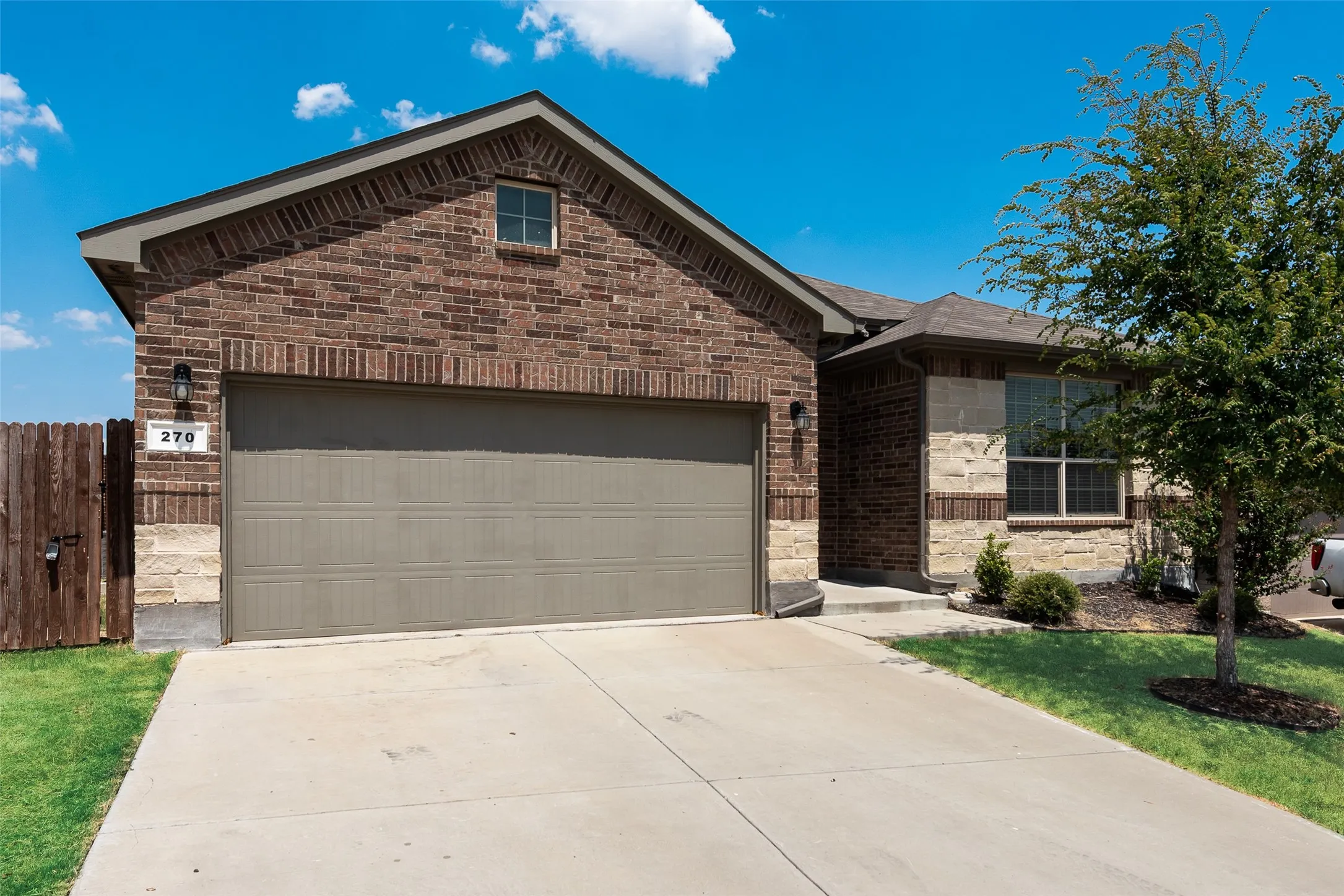 Single Family Residence For Rent in Tarrant County , 270 Irish Moss Drive, Fort Worth, Texas 76052, 4 Bedroom, 2 Bathroom, 2 Garage spaces, 2,220 Sqft, built in 2022, mls#21290447, Real Estate Agent in Fort Worth, Homes For Rent in Tarrant county, Homes For Rent in Fort Worth, Realtor in Fort Worth Texas, Real Estate Brokerage Independent Realty Texas, Luminita Cordes Realtor