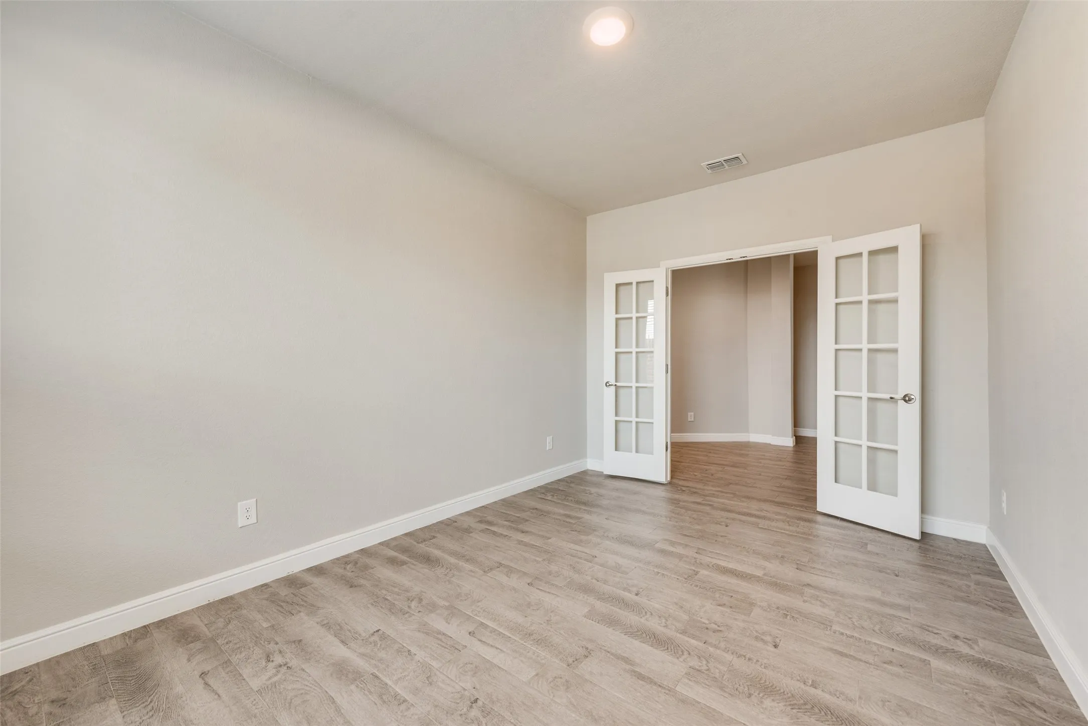 Single Family Residence For Rent in Tarrant County , 270 Irish Moss Drive, Fort Worth, Texas 76052, 4 Bedroom, 2 Bathroom, 2 Garage spaces, 2,220 Sqft, built in 2022, mls#21290447, Real Estate Agent in Fort Worth, Homes For Rent in Tarrant county, Homes For Rent in Fort Worth, Realtor in Fort Worth Texas, Real Estate Brokerage Independent Realty Texas, Luminita Cordes Realtor