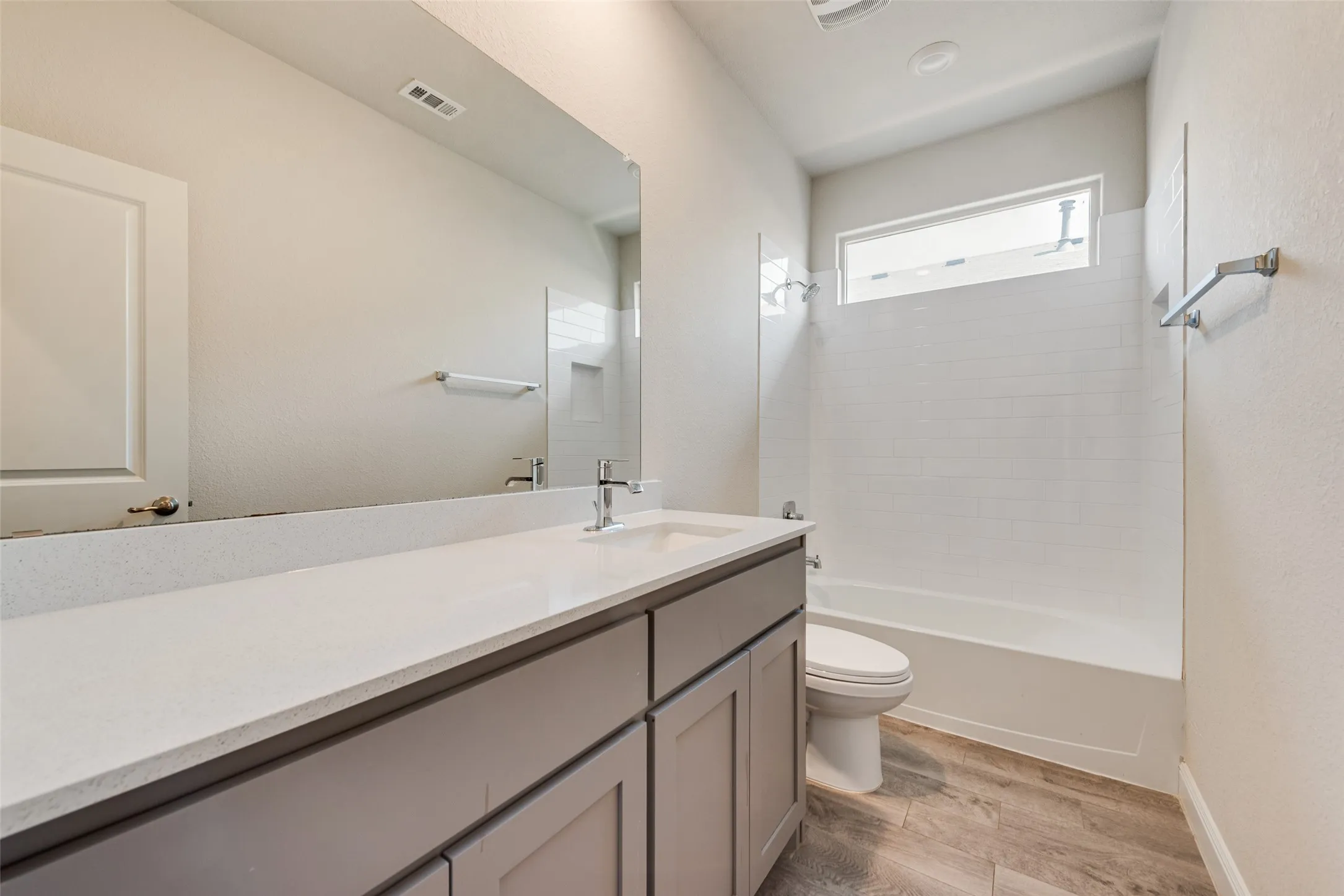 Single Family Residence For Rent in Tarrant County , 270 Irish Moss Drive, Fort Worth, Texas 76052, 4 Bedroom, 2 Bathroom, 2 Garage spaces, 2,220 Sqft, built in 2022, mls#21290447, Real Estate Agent in Fort Worth, Homes For Rent in Tarrant county, Homes For Rent in Fort Worth, Realtor in Fort Worth Texas, Real Estate Brokerage Independent Realty Texas, Luminita Cordes Realtor