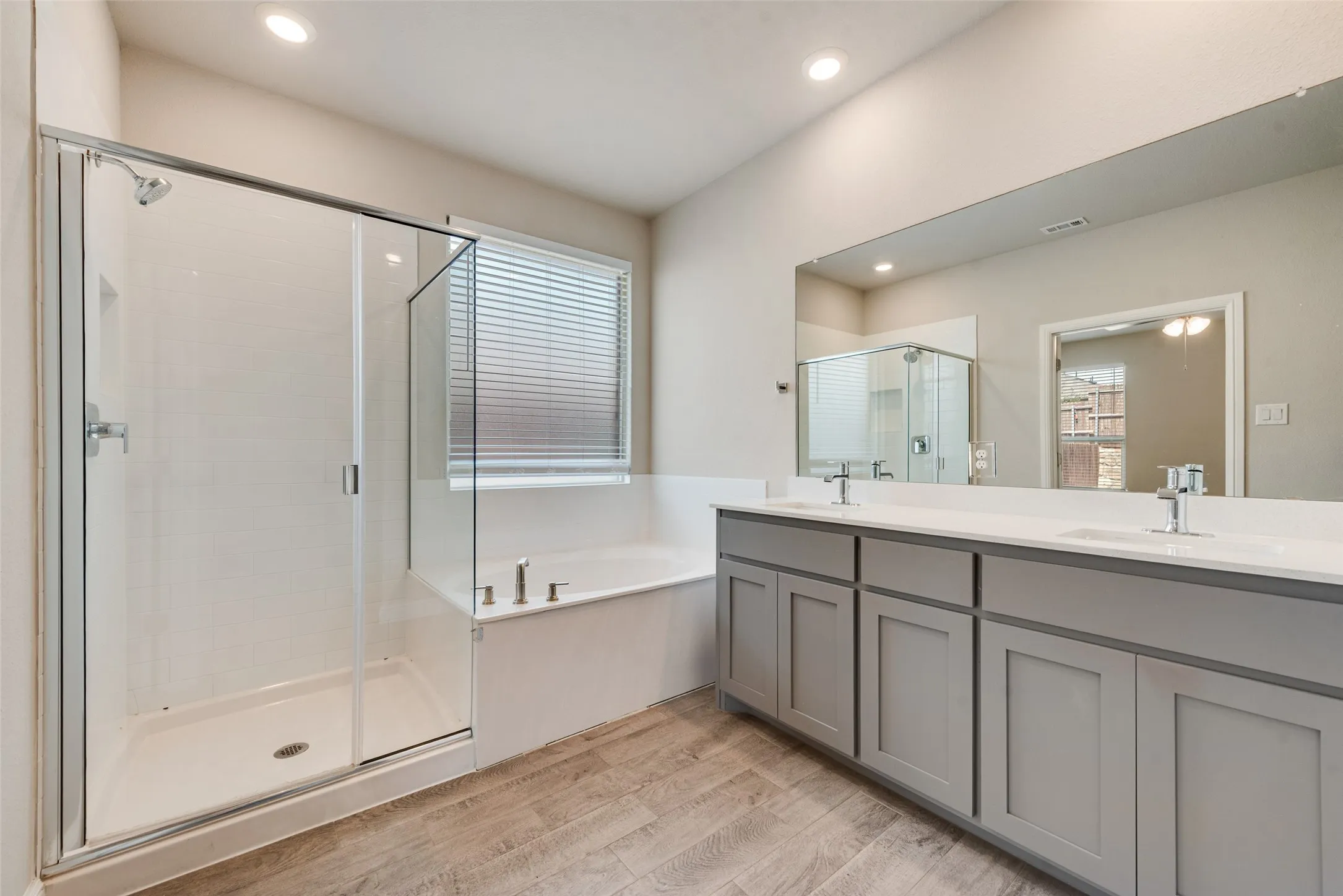Single Family Residence For Rent in Tarrant County , 270 Irish Moss Drive, Fort Worth, Texas 76052, 4 Bedroom, 2 Bathroom, 2 Garage spaces, 2,220 Sqft, built in 2022, mls#21290447, Real Estate Agent in Fort Worth, Homes For Rent in Tarrant county, Homes For Rent in Fort Worth, Realtor in Fort Worth Texas, Real Estate Brokerage Independent Realty Texas, Luminita Cordes Realtor