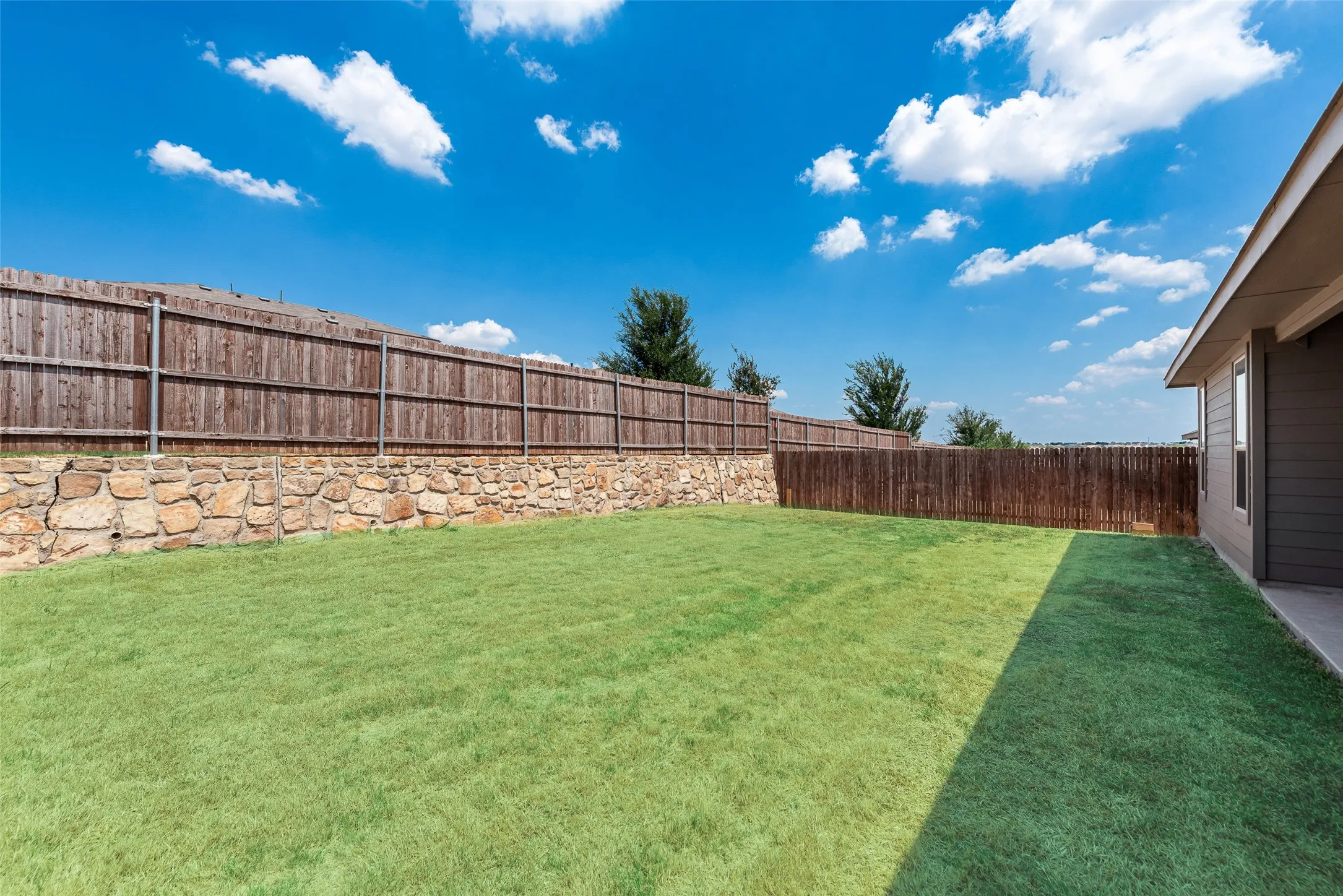 Single Family Residence For Rent in Tarrant County , 270 Irish Moss Drive, Fort Worth, Texas 76052, 4 Bedroom, 2 Bathroom, 2 Garage spaces, 2,220 Sqft, built in 2022, mls#21290447, Real Estate Agent in Fort Worth, Homes For Rent in Tarrant county, Homes For Rent in Fort Worth, Realtor in Fort Worth Texas, Real Estate Brokerage Independent Realty Texas, Luminita Cordes Realtor