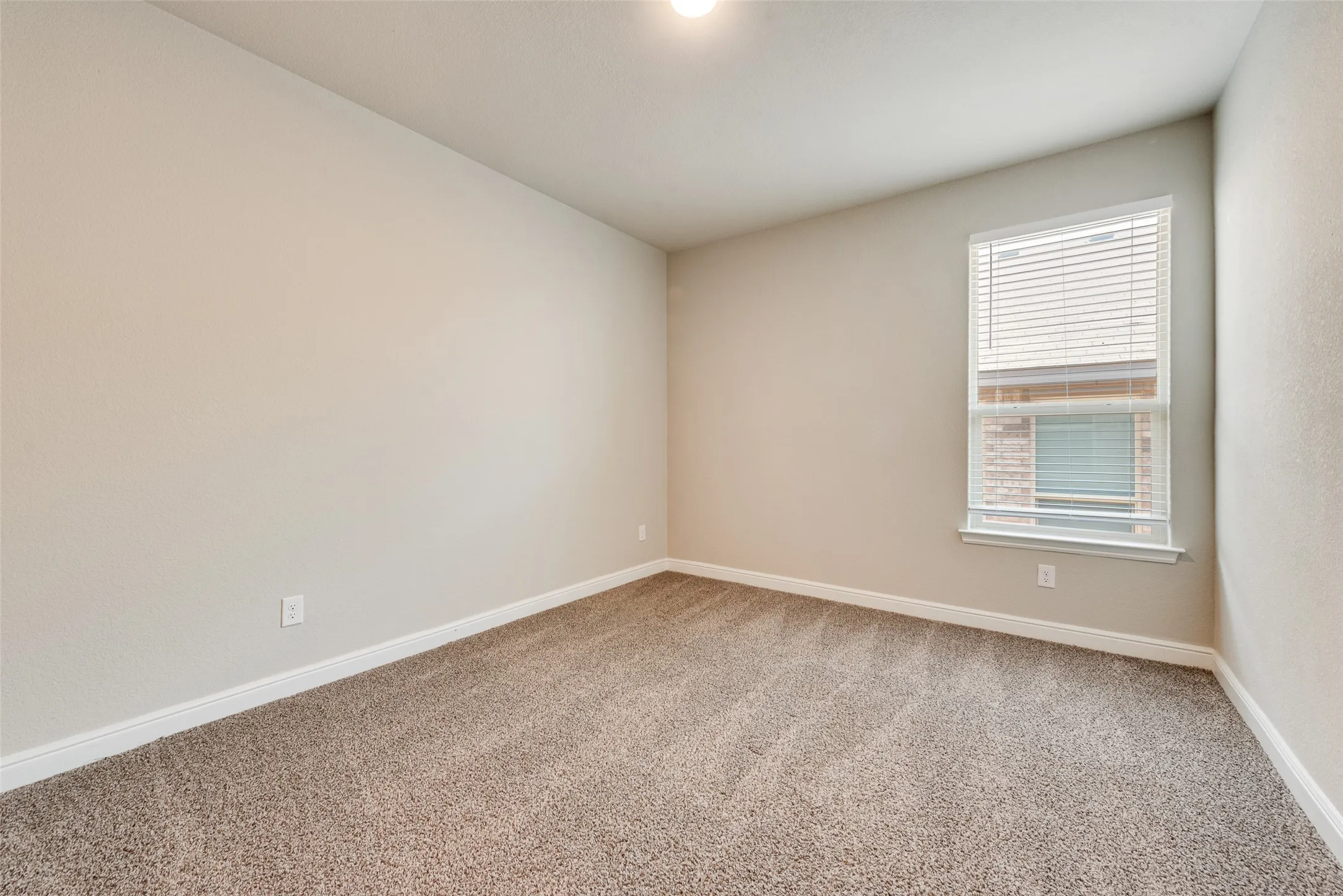 Single Family Residence For Rent in Tarrant County , 270 Irish Moss Drive, Fort Worth, Texas 76052, 4 Bedroom, 2 Bathroom, 2 Garage spaces, 2,220 Sqft, built in 2022, mls#21290447, Real Estate Agent in Fort Worth, Homes For Rent in Tarrant county, Homes For Rent in Fort Worth, Realtor in Fort Worth Texas, Real Estate Brokerage Independent Realty Texas, Luminita Cordes Realtor