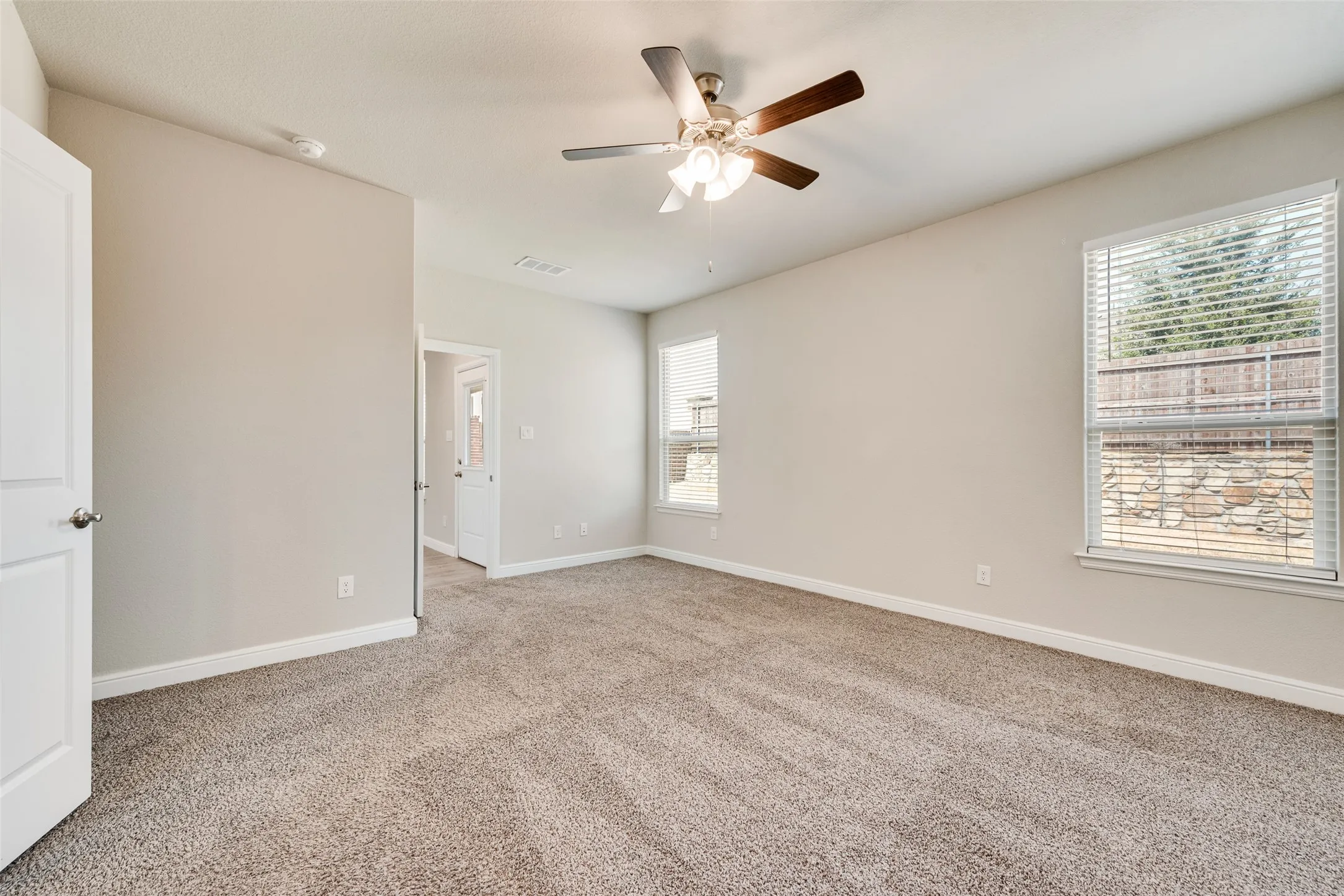 Single Family Residence For Rent in Tarrant County , 270 Irish Moss Drive, Fort Worth, Texas 76052, 4 Bedroom, 2 Bathroom, 2 Garage spaces, 2,220 Sqft, built in 2022, mls#21290447, Real Estate Agent in Fort Worth, Homes For Rent in Tarrant county, Homes For Rent in Fort Worth, Realtor in Fort Worth Texas, Real Estate Brokerage Independent Realty Texas, Luminita Cordes Realtor
