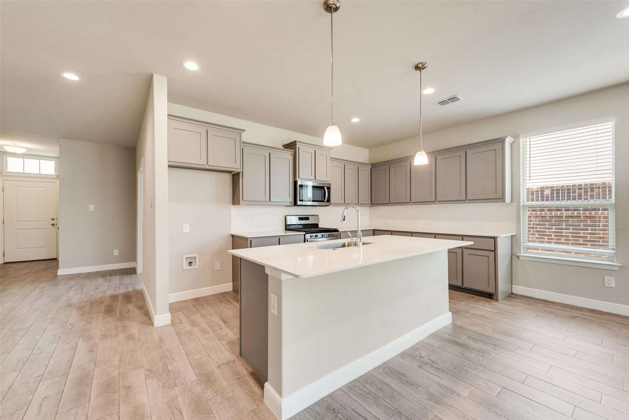 Single Family Residence For Rent in Tarrant County , 270 Irish Moss Drive, Fort Worth, Texas 76052, 4 Bedroom, 2 Bathroom, 2 Garage spaces, 2,220 Sqft, built in 2022, mls#21290447, Real Estate Agent in Fort Worth, Homes For Rent in Tarrant county, Homes For Rent in Fort Worth, Realtor in Fort Worth Texas, Real Estate Brokerage Independent Realty Texas, Luminita Cordes Realtor