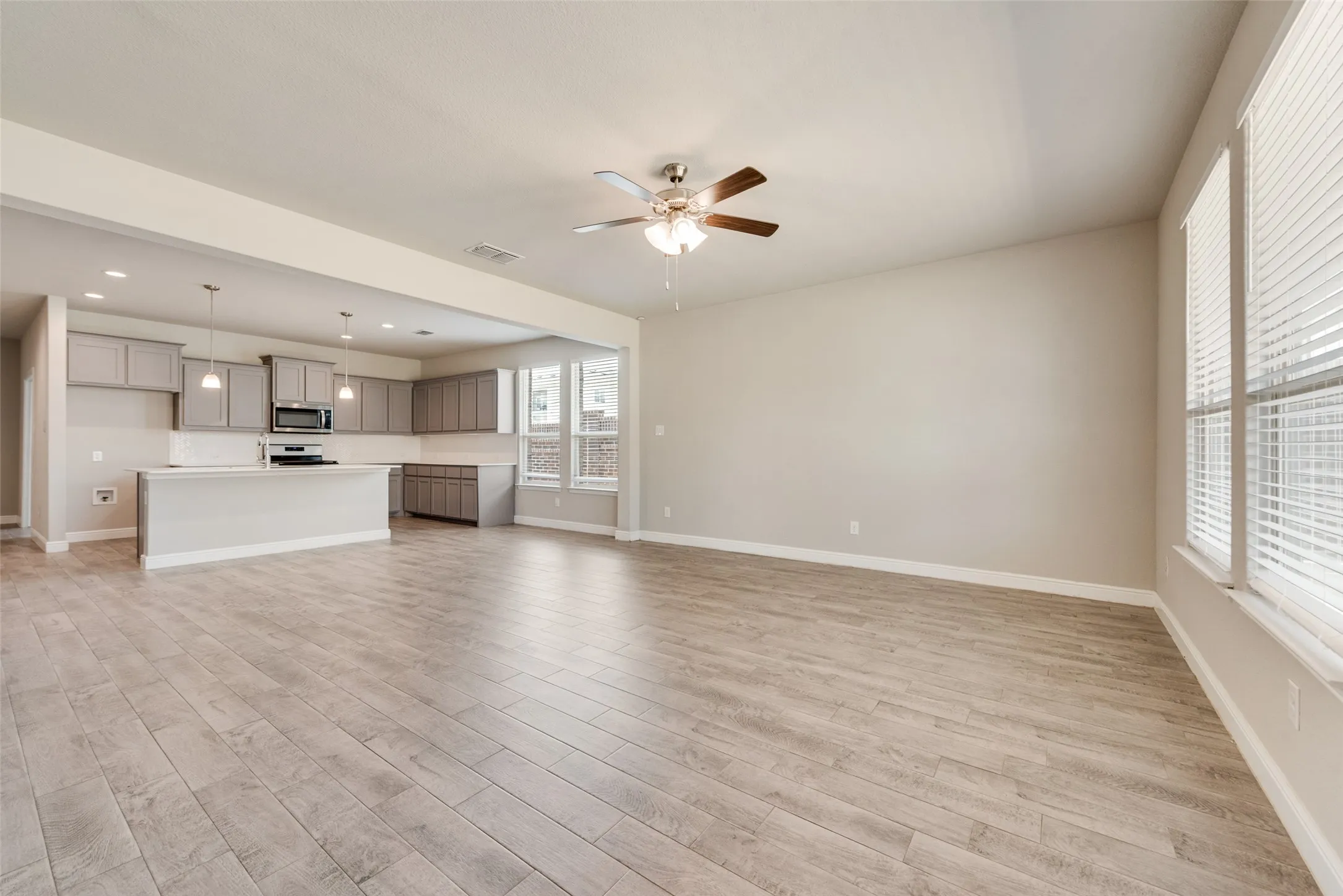Single Family Residence For Rent in Tarrant County , 270 Irish Moss Drive, Fort Worth, Texas 76052, 4 Bedroom, 2 Bathroom, 2 Garage spaces, 2,220 Sqft, built in 2022, mls#21290447, Real Estate Agent in Fort Worth, Homes For Rent in Tarrant county, Homes For Rent in Fort Worth, Realtor in Fort Worth Texas, Real Estate Brokerage Independent Realty Texas, Luminita Cordes Realtor