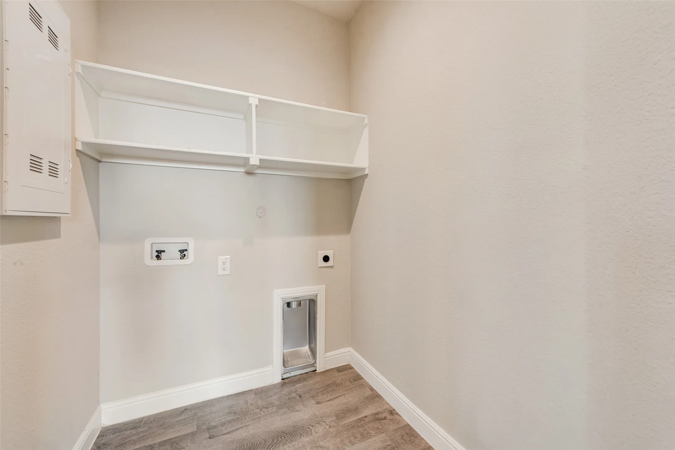 Single Family Residence For Rent in Tarrant County , 270 Irish Moss Drive, Fort Worth, Texas 76052, 4 Bedroom, 2 Bathroom, 2 Garage spaces, 2,220 Sqft, built in 2022, mls#21290447, Real Estate Agent in Fort Worth, Homes For Rent in Tarrant county, Homes For Rent in Fort Worth, Realtor in Fort Worth Texas, Real Estate Brokerage Independent Realty Texas, Luminita Cordes Realtor