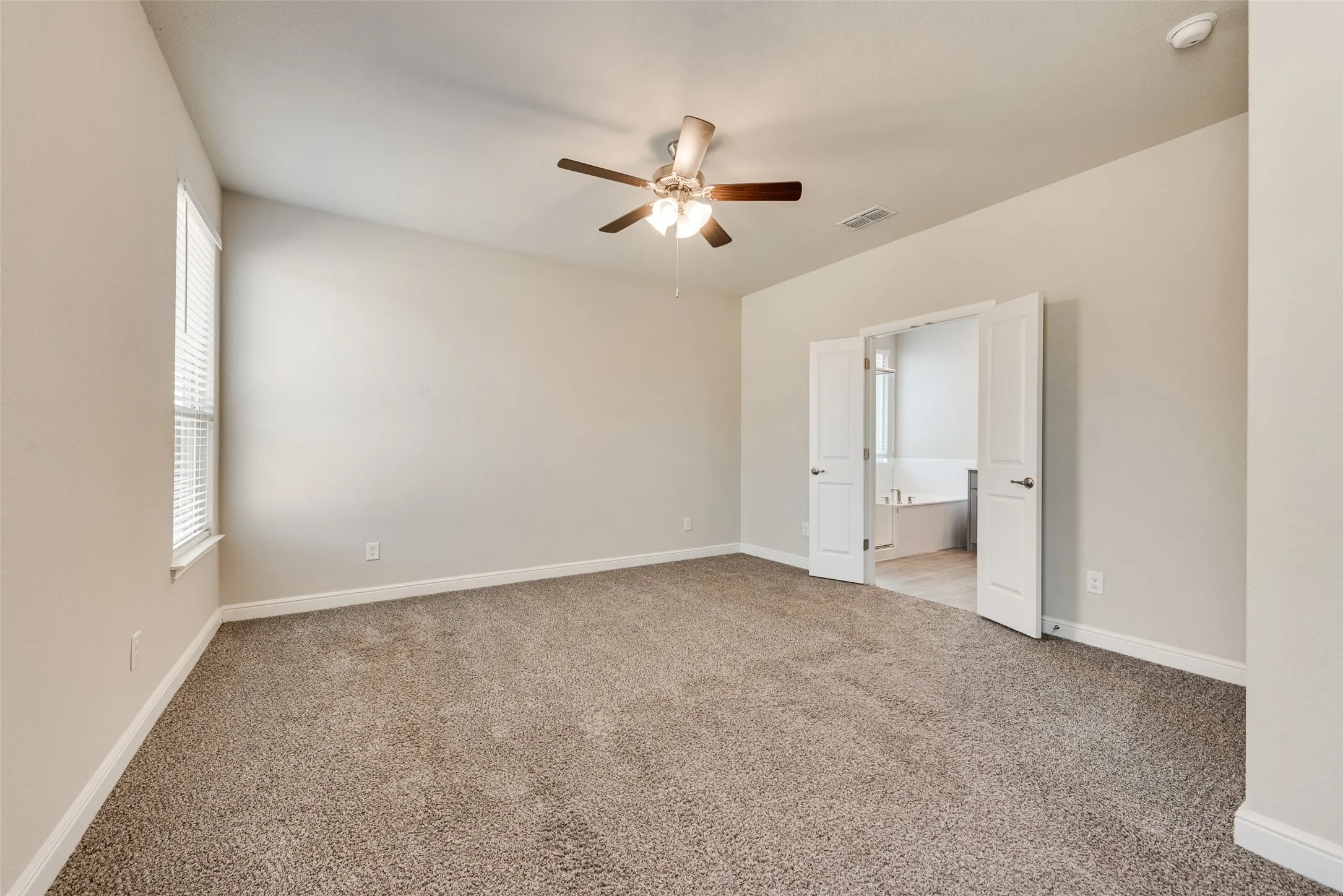 Single Family Residence For Rent in Tarrant County , 270 Irish Moss Drive, Fort Worth, Texas 76052, 4 Bedroom, 2 Bathroom, 2 Garage spaces, 2,220 Sqft, built in 2022, mls#21290447, Real Estate Agent in Fort Worth, Homes For Rent in Tarrant county, Homes For Rent in Fort Worth, Realtor in Fort Worth Texas, Real Estate Brokerage Independent Realty Texas, Luminita Cordes Realtor