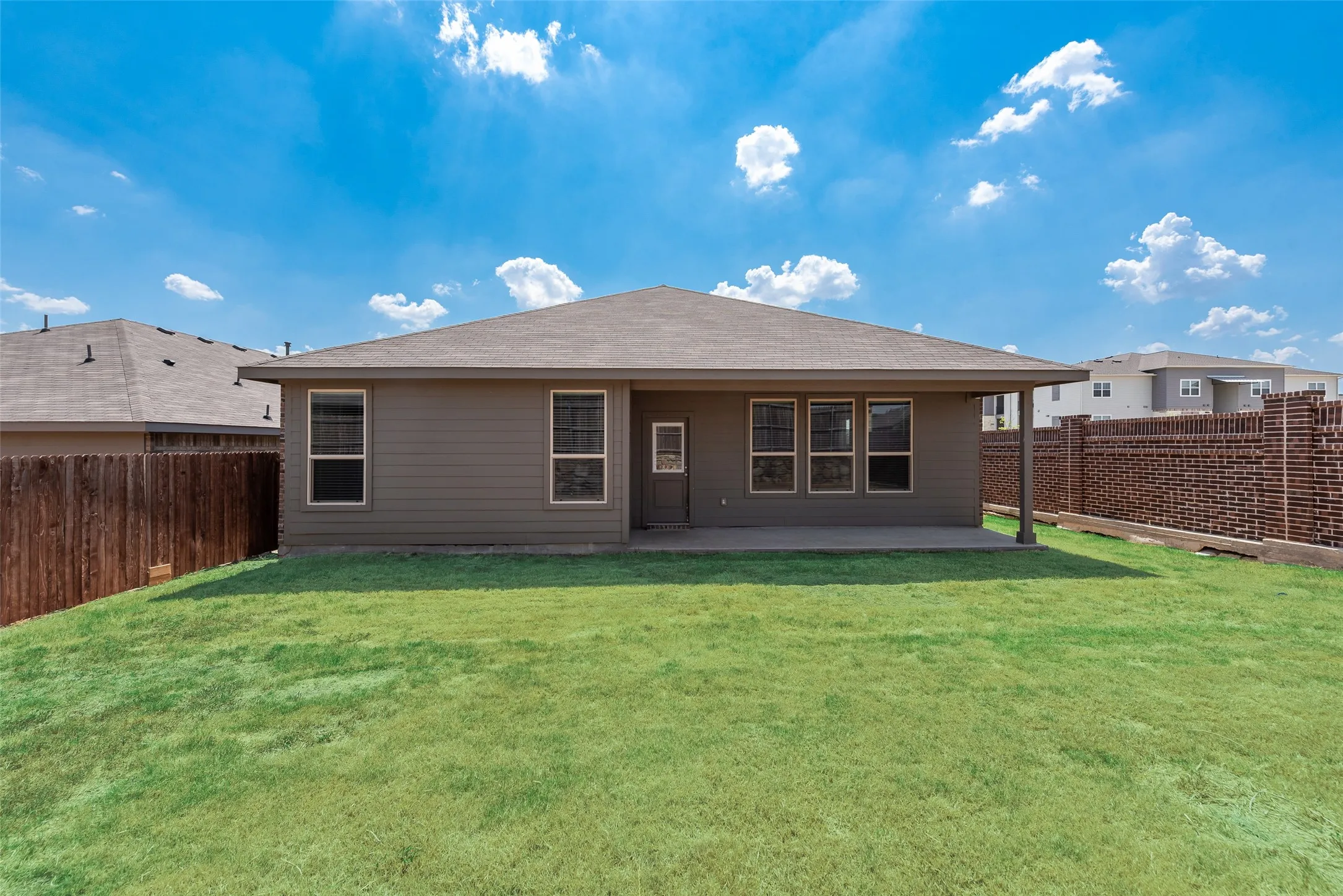 Single Family Residence For Rent in Tarrant County , 270 Irish Moss Drive, Fort Worth, Texas 76052, 4 Bedroom, 2 Bathroom, 2 Garage spaces, 2,220 Sqft, built in 2022, mls#21290447, Real Estate Agent in Fort Worth, Homes For Rent in Tarrant county, Homes For Rent in Fort Worth, Realtor in Fort Worth Texas, Real Estate Brokerage Independent Realty Texas, Luminita Cordes Realtor