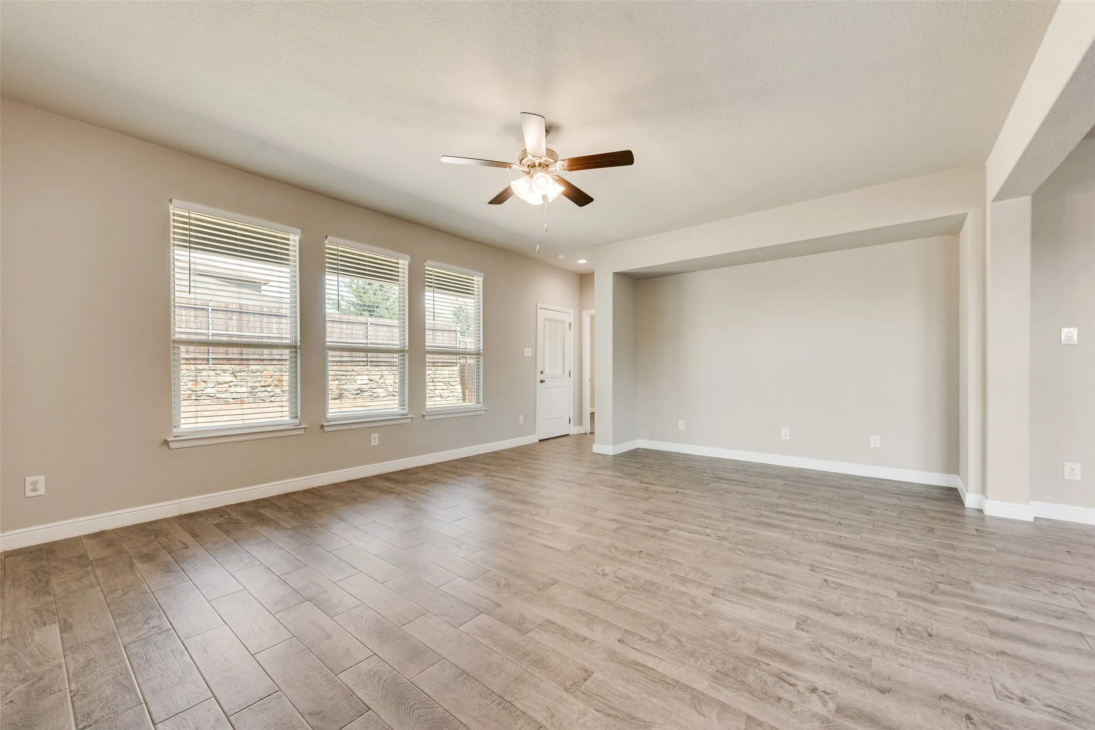 Single Family Residence For Rent in Tarrant County , 270 Irish Moss Drive, Fort Worth, Texas 76052, 4 Bedroom, 2 Bathroom, 2 Garage spaces, 2,220 Sqft, built in 2022, mls#21290447, Real Estate Agent in Fort Worth, Homes For Rent in Tarrant county, Homes For Rent in Fort Worth, Realtor in Fort Worth Texas, Real Estate Brokerage Independent Realty Texas, Luminita Cordes Realtor