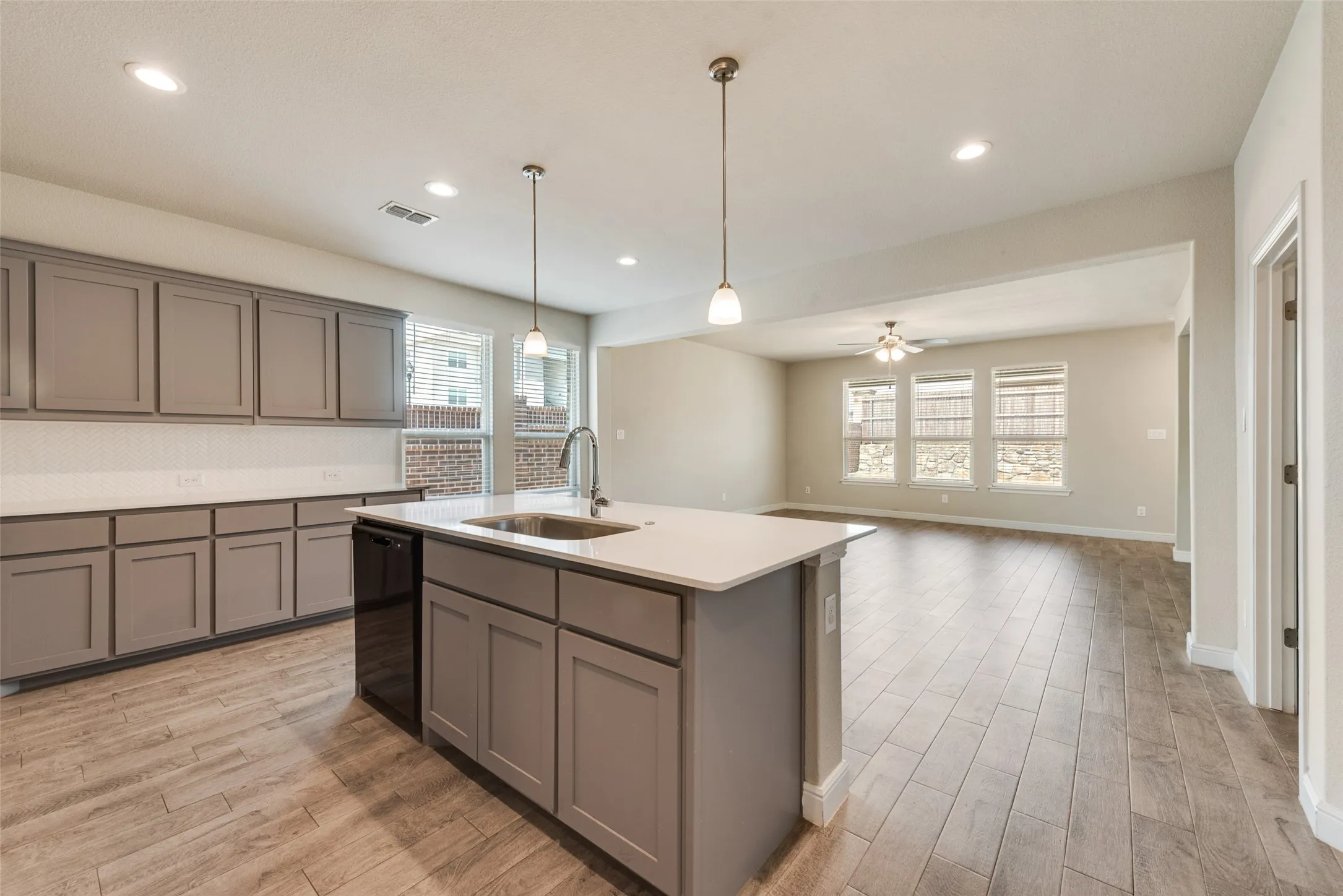 Single Family Residence For Rent in Tarrant County , 270 Irish Moss Drive, Fort Worth, Texas 76052, 4 Bedroom, 2 Bathroom, 2 Garage spaces, 2,220 Sqft, built in 2022, mls#21290447, Real Estate Agent in Fort Worth, Homes For Rent in Tarrant county, Homes For Rent in Fort Worth, Realtor in Fort Worth Texas, Real Estate Brokerage Independent Realty Texas, Luminita Cordes Realtor